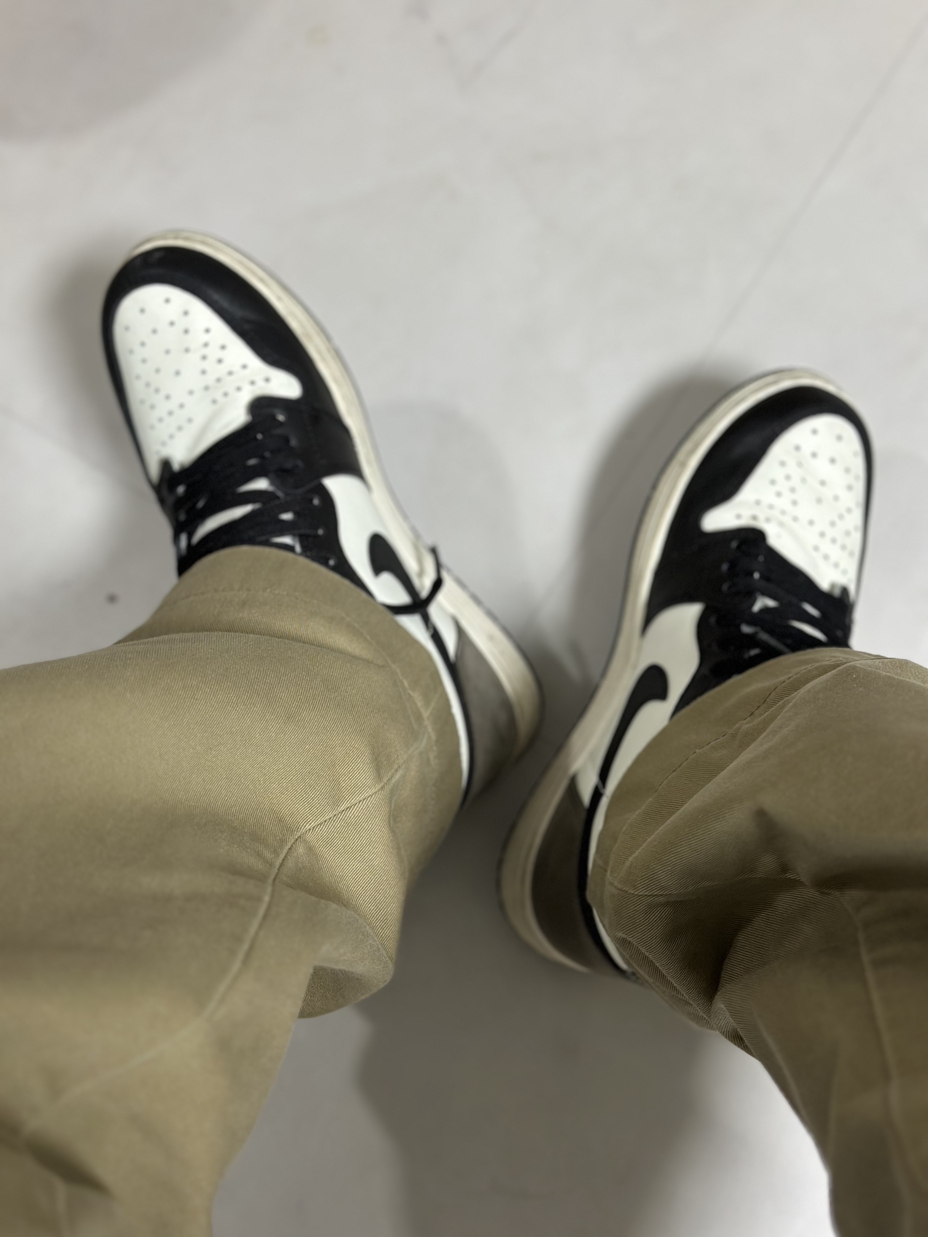 Jordan 1 Retro High OG Black Mocha 착용 스타일