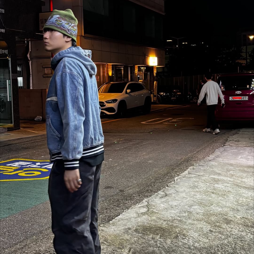SPORT CHAMBER x Coca-Cola Denim Hood Jumper Blue 착용 스타일 - 3