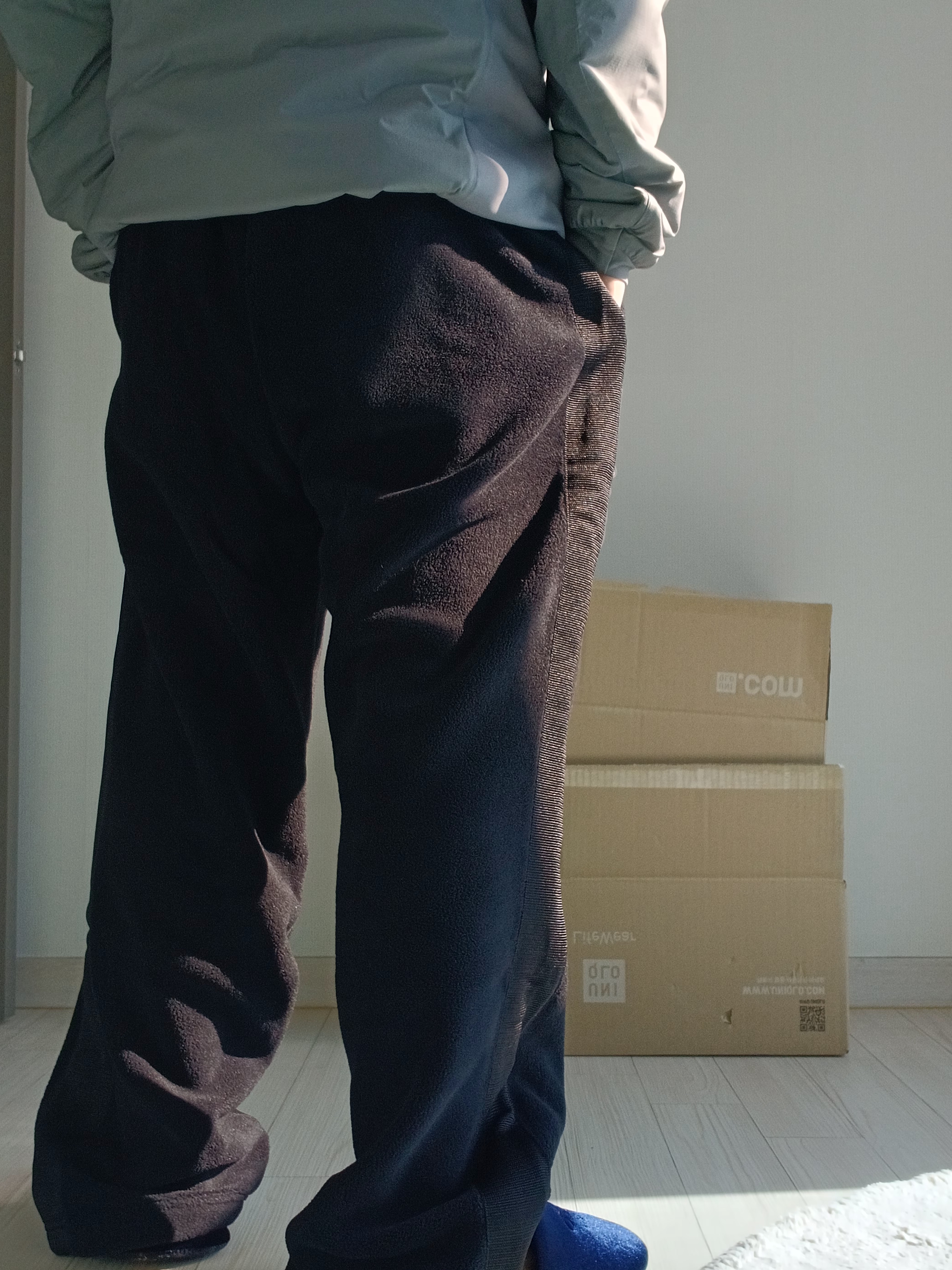 Uniqlo x Needles Fleece Wide Pants Black - KR 착용 스타일 - 4