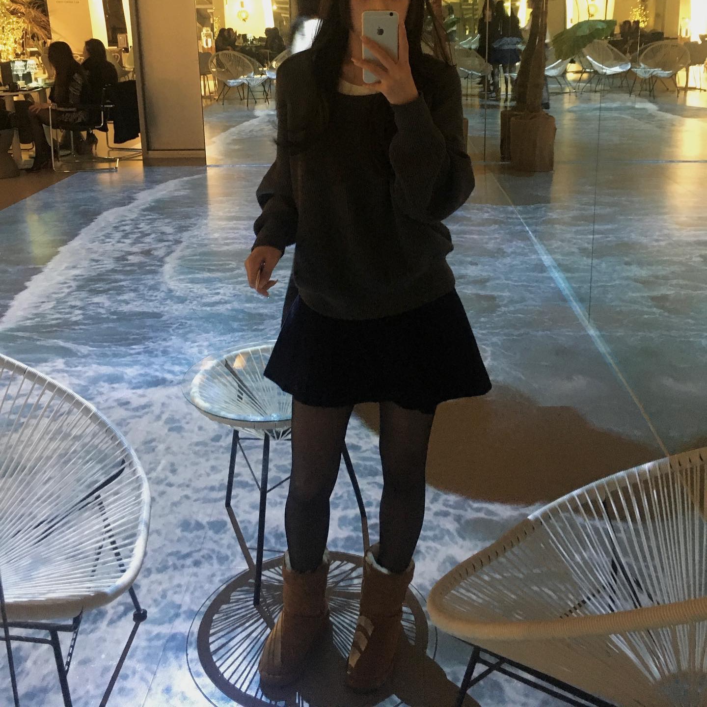 (W) UGG Classic Short II Boots Chestnut, UGG Classic Mini Boots Chestnut 착용 스타일 - 1