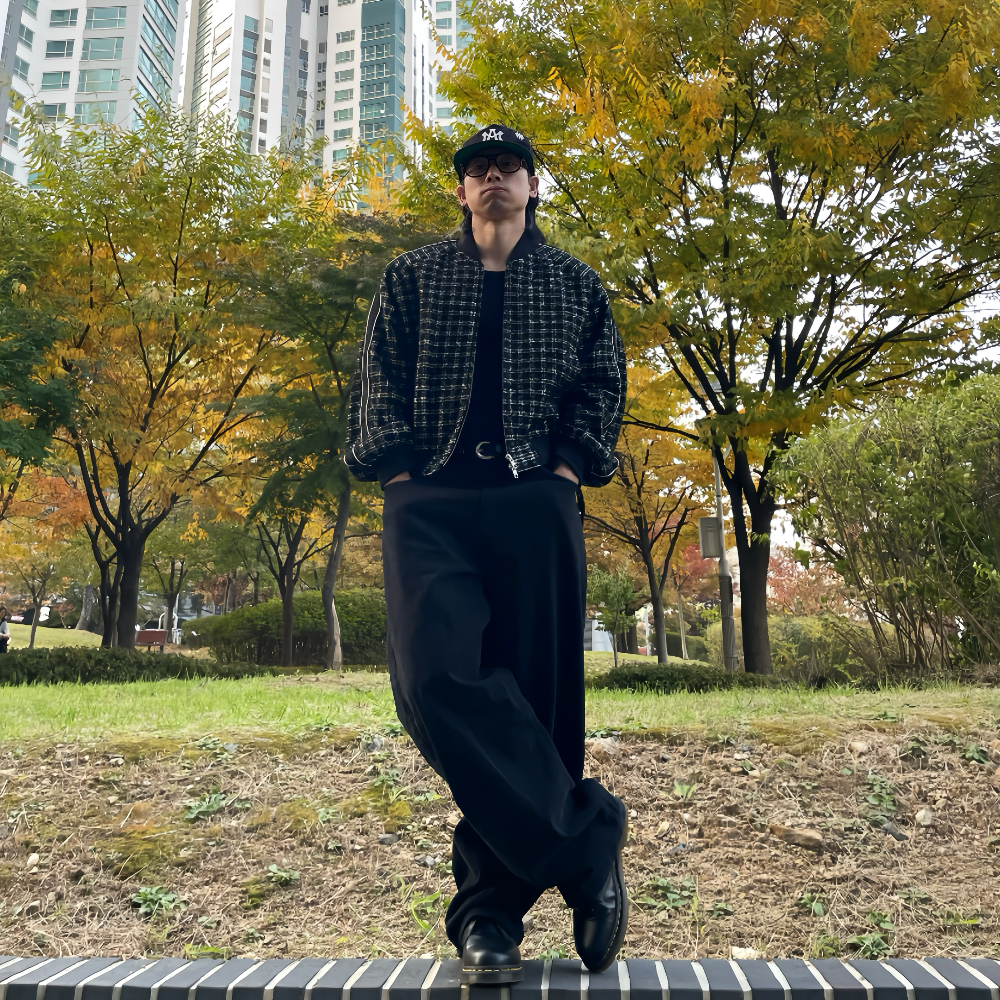 Dr. Martens 1461 Smooth Black, Aftermath Atm Logo Ball Cap Black 착용 스타일 - 2