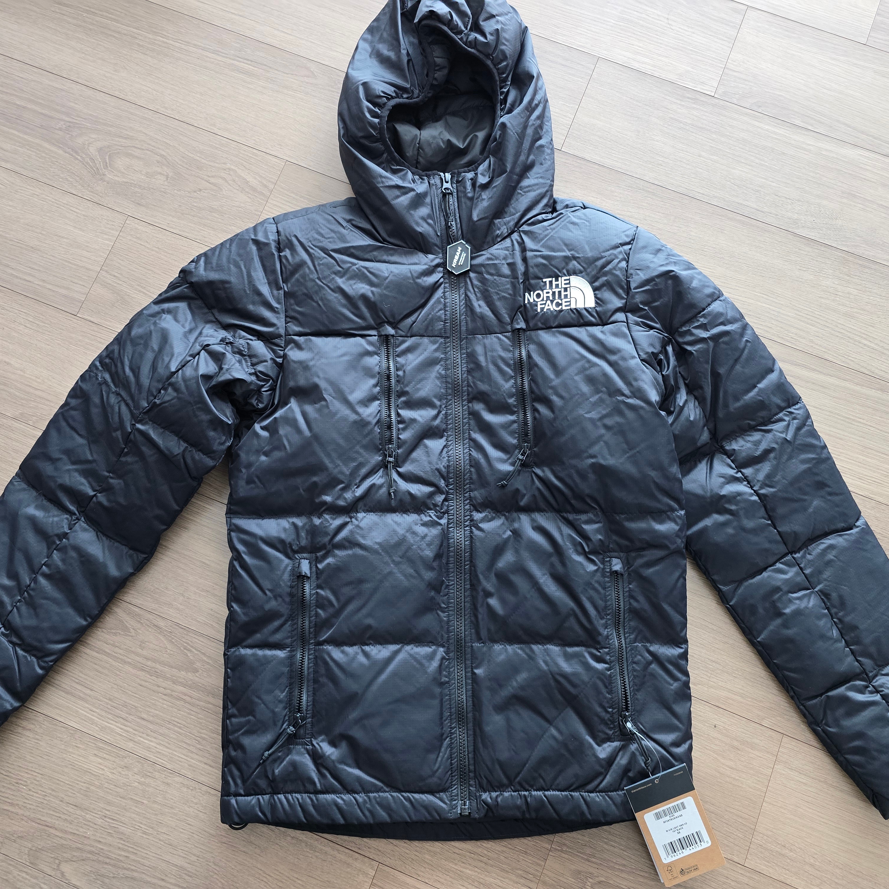 The North Face Himalayan Light Down Hooded Jacket TNF Black 착용 스타일 - 2