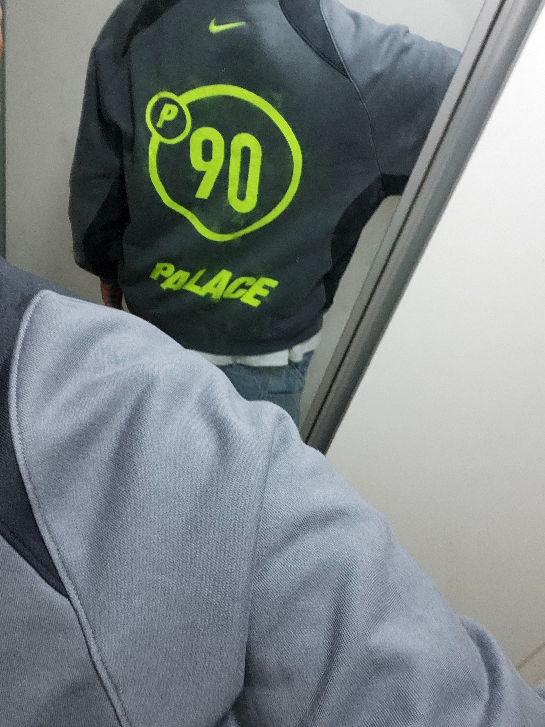 Palace x Nike Total P90 Crew Grey - 25FW 착용 스타일 - 2