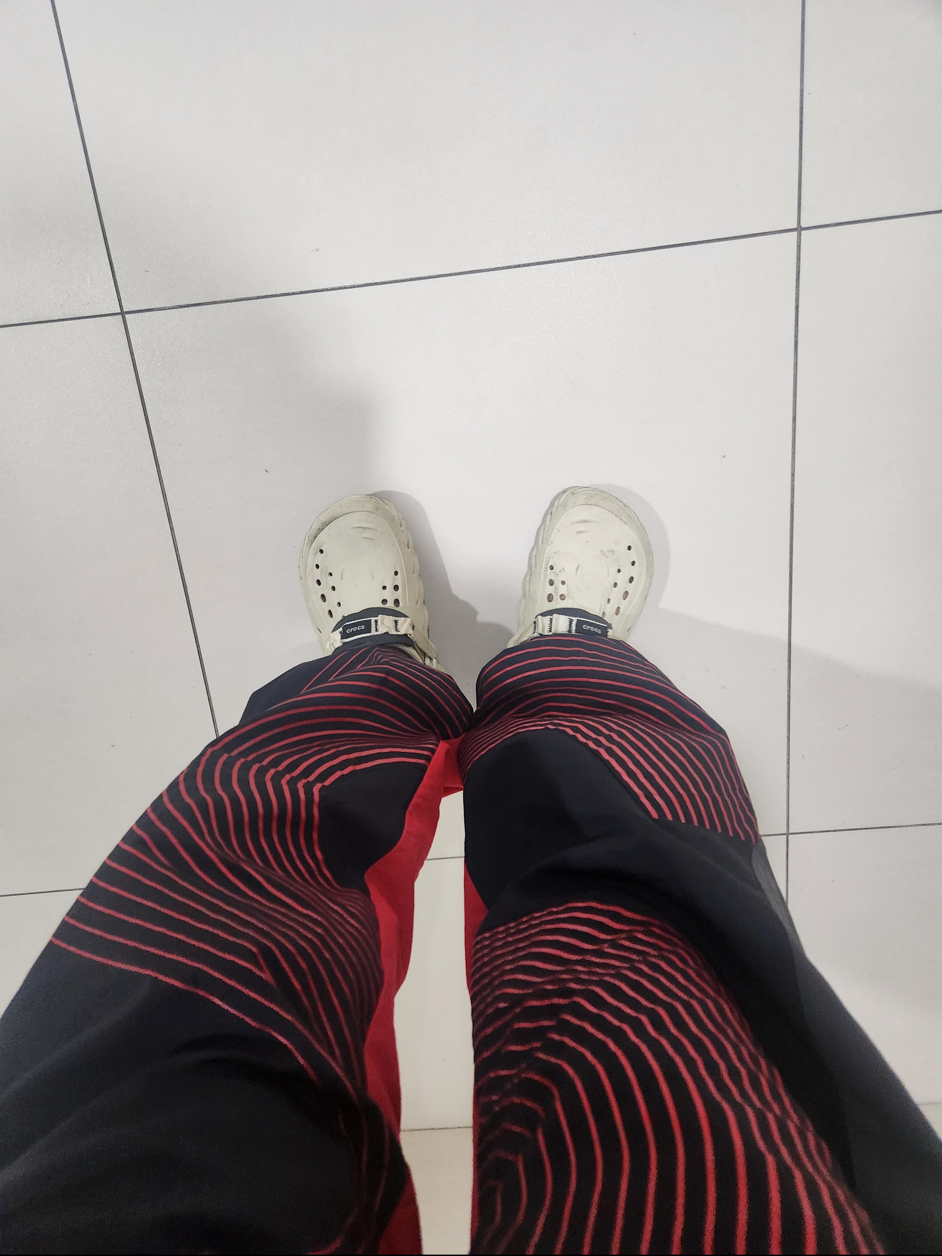Crocs Echo Clog Bone Black, Supreme S Logo Track Pants Black - 24FW 착용 스타일