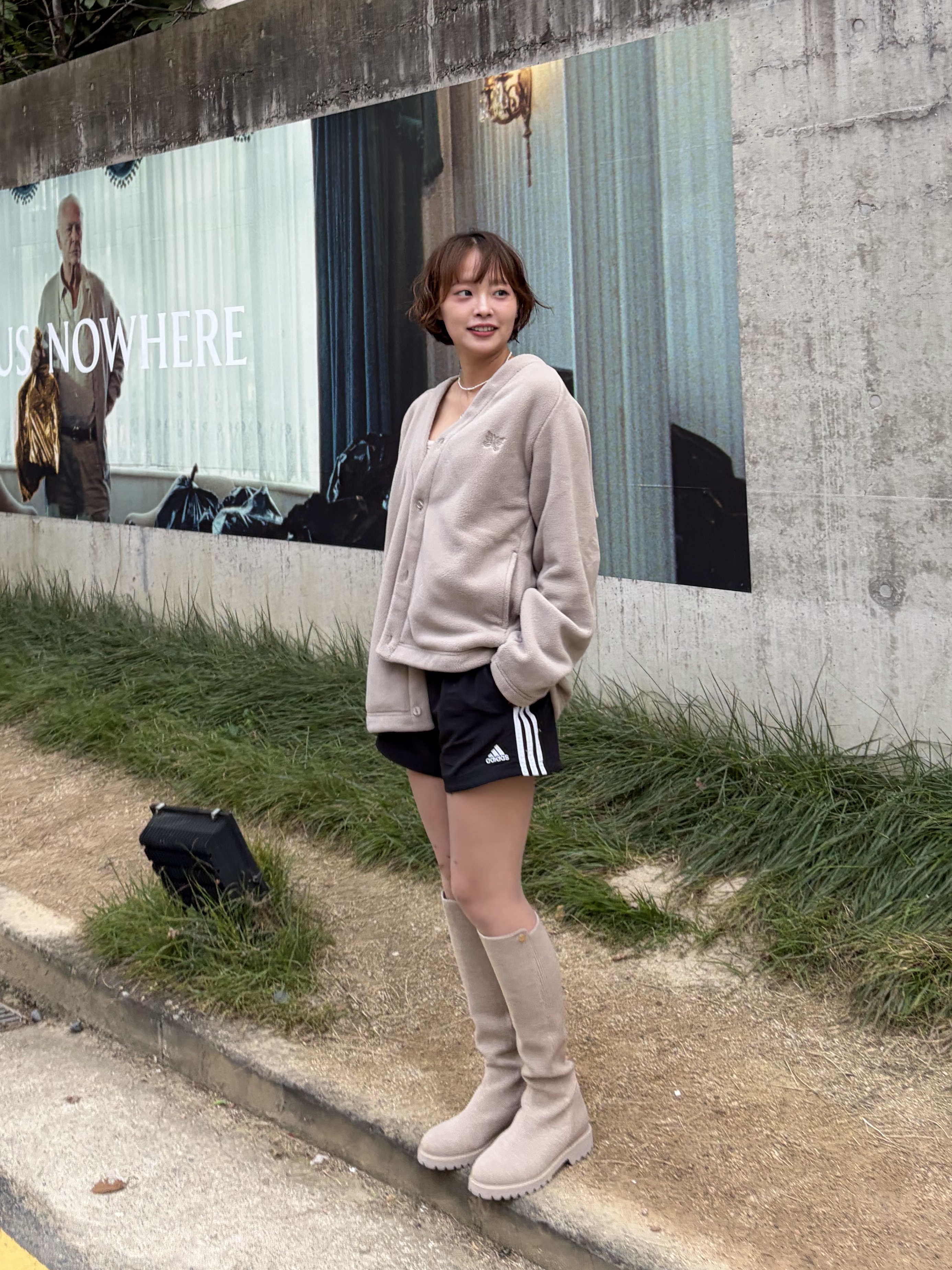 Uniqlo x Needles Fleece Oversized Cardigan Beige - KR, (W) Adidas 3-Stripes Woven Shorts Black - KR Sizing 착용 스타일 - 1