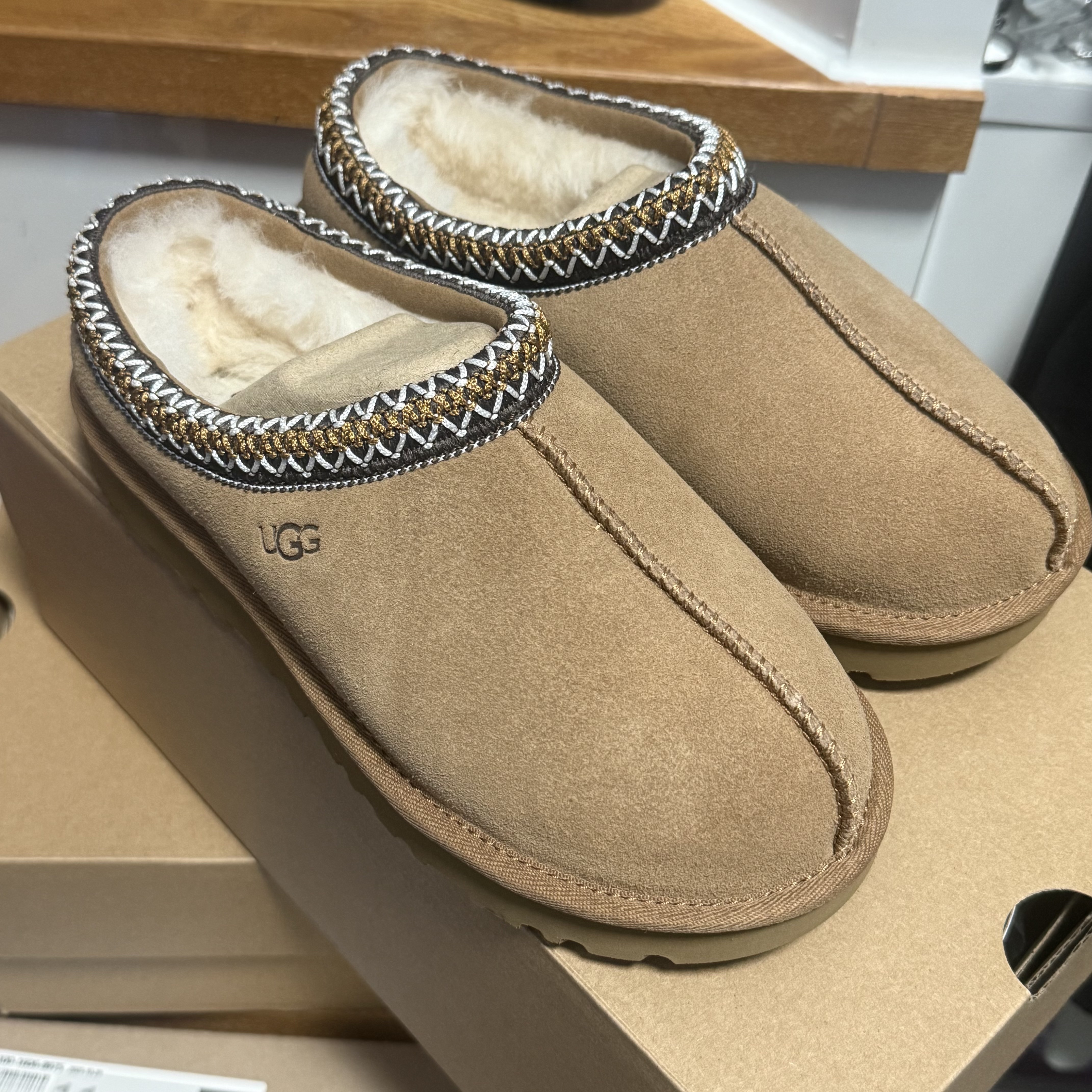 (W) UGG Tasman II Chestnut 착용 스타일