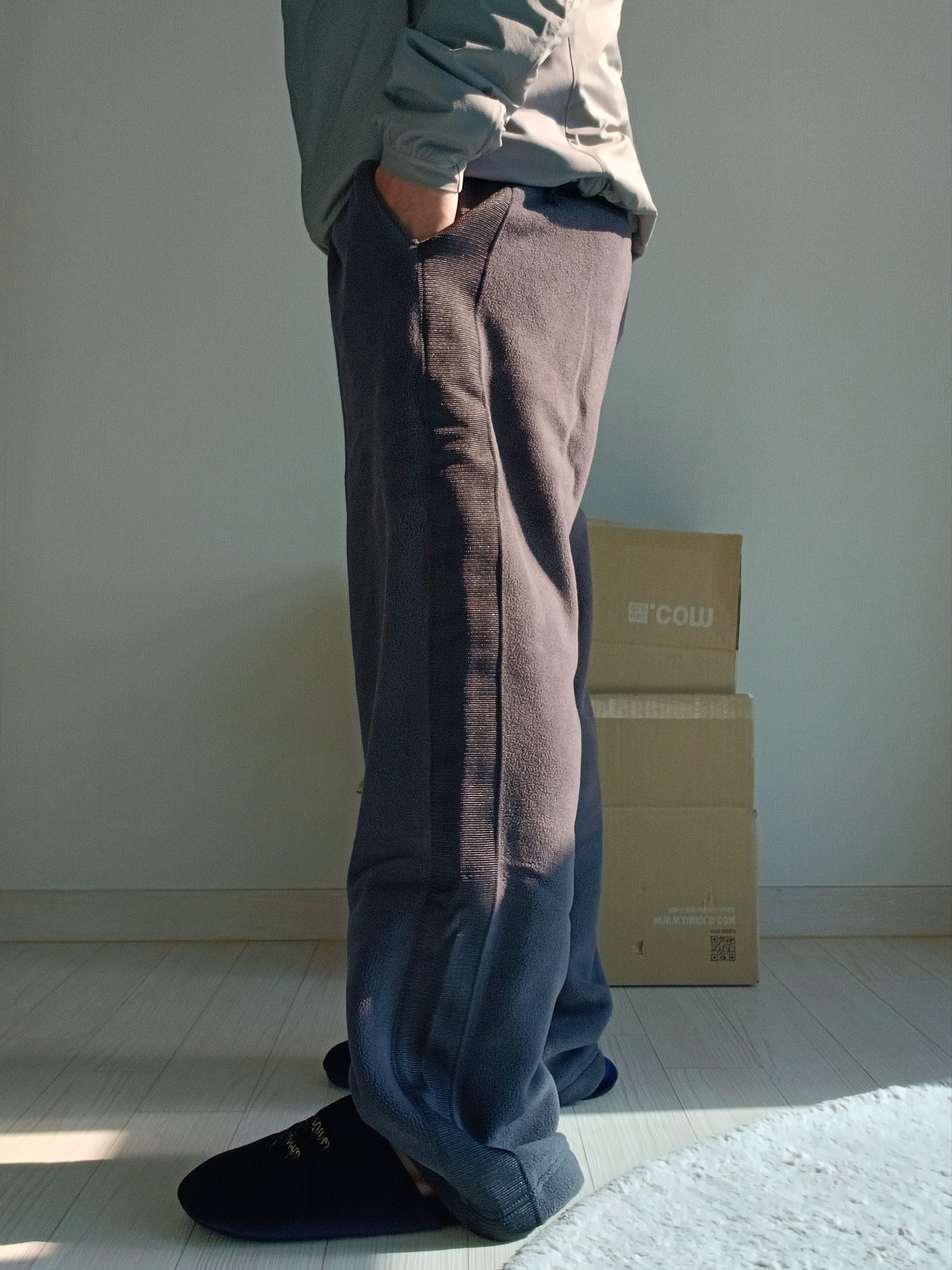 Uniqlo x Needles Fleece Wide Pants Dark Gray - KR 착용 스타일 - 2
