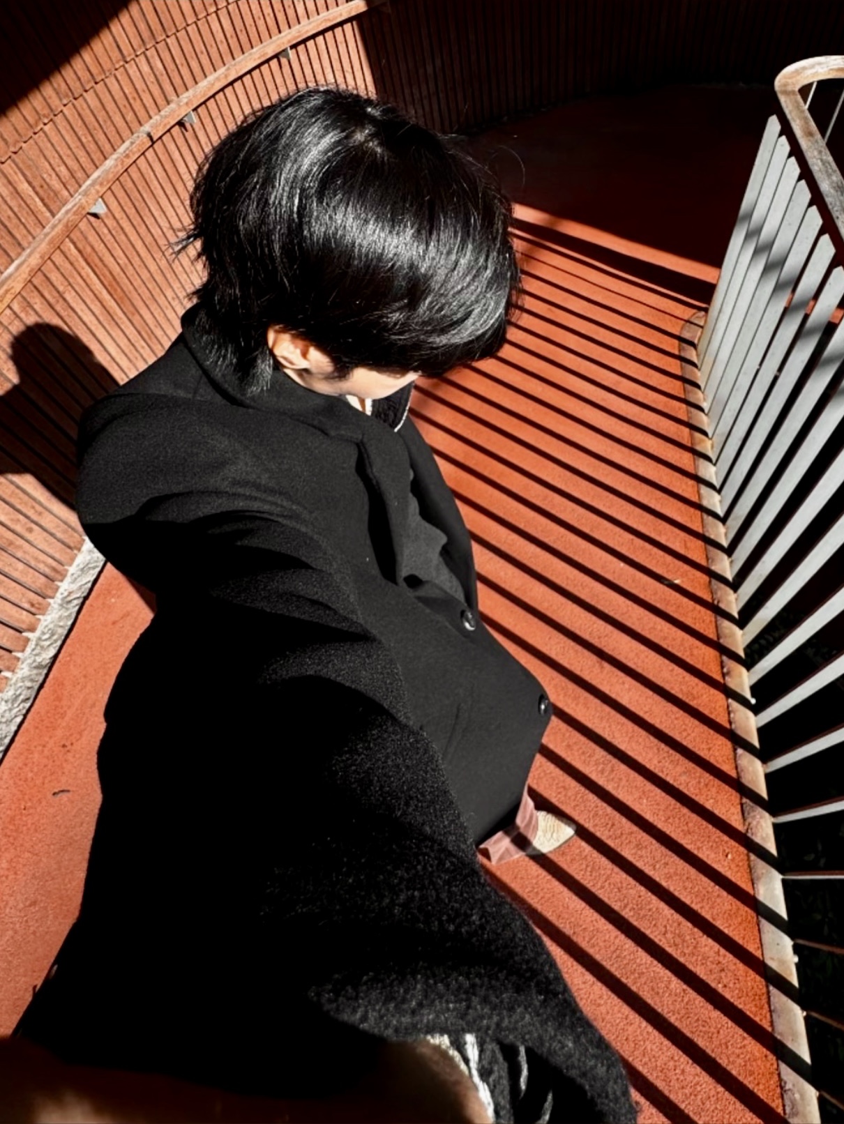 Customellow Cashmere Blended Single Coat Black 착용 스타일 - 2