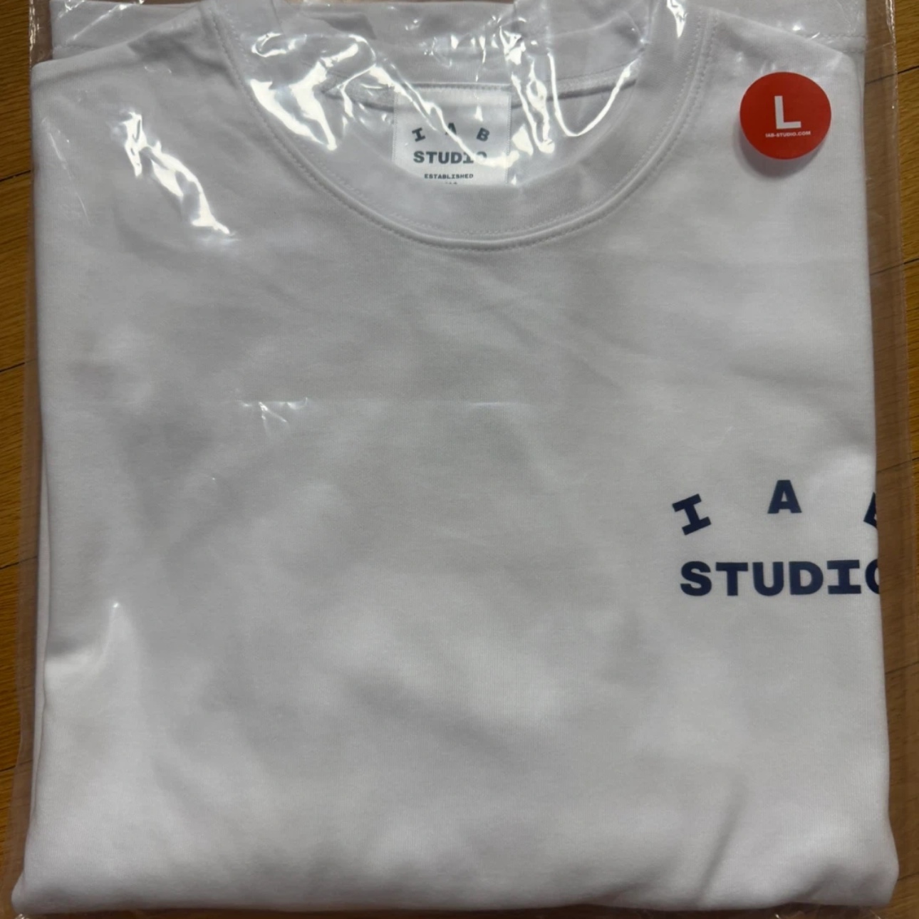 IAB Studio T-Shirt White Navy 착용 스타일