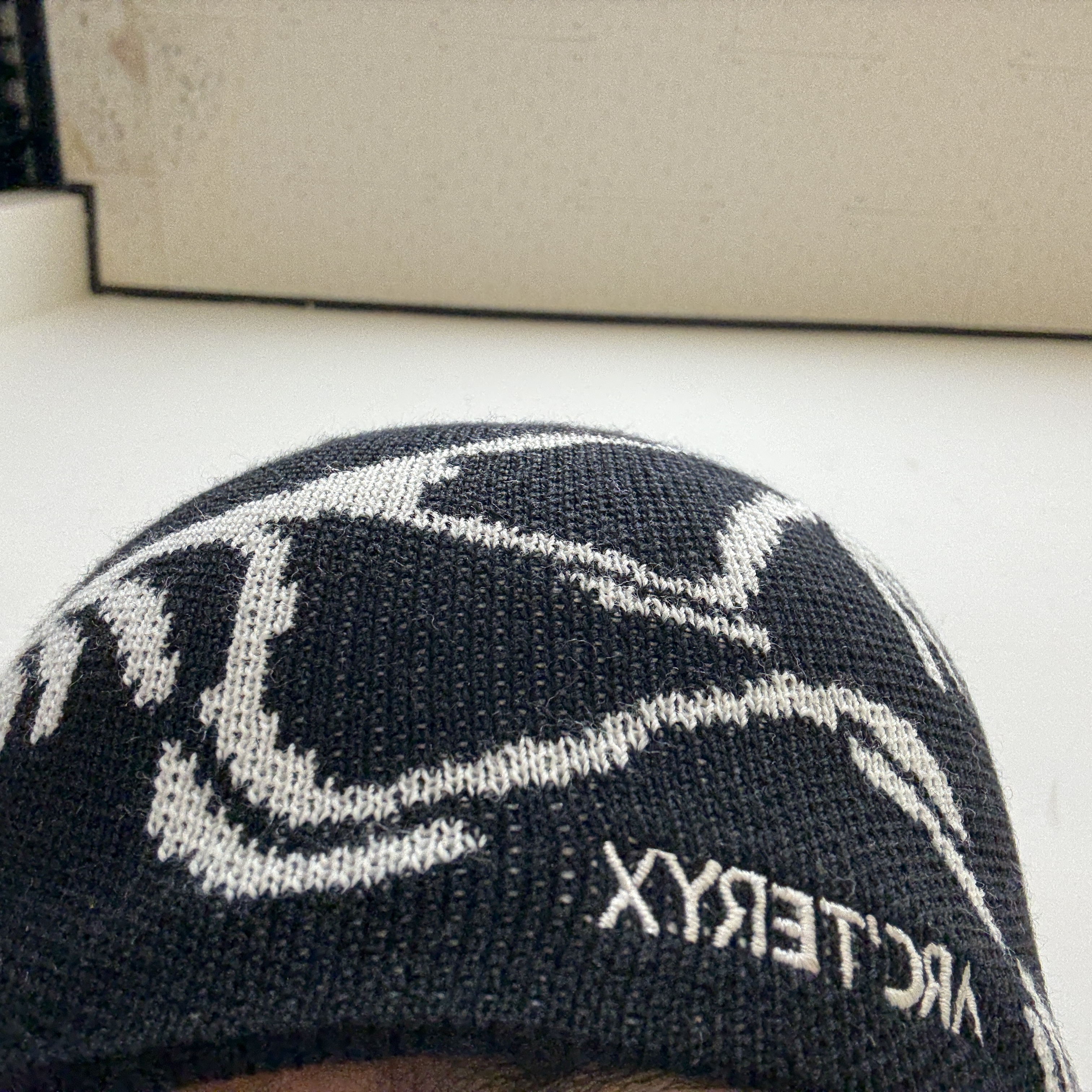 Arc'teryx Bird Head Toque Orca 착용 스타일