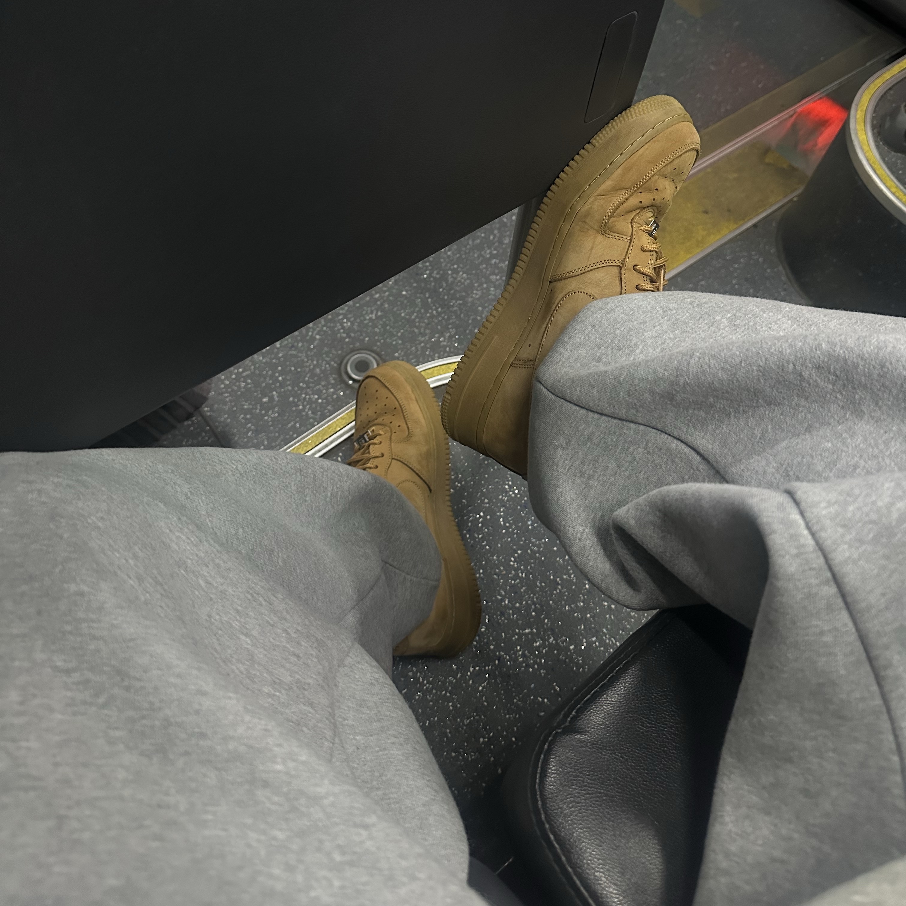 Nike x Supreme Air Force 1 Low Flax 착용 스타일