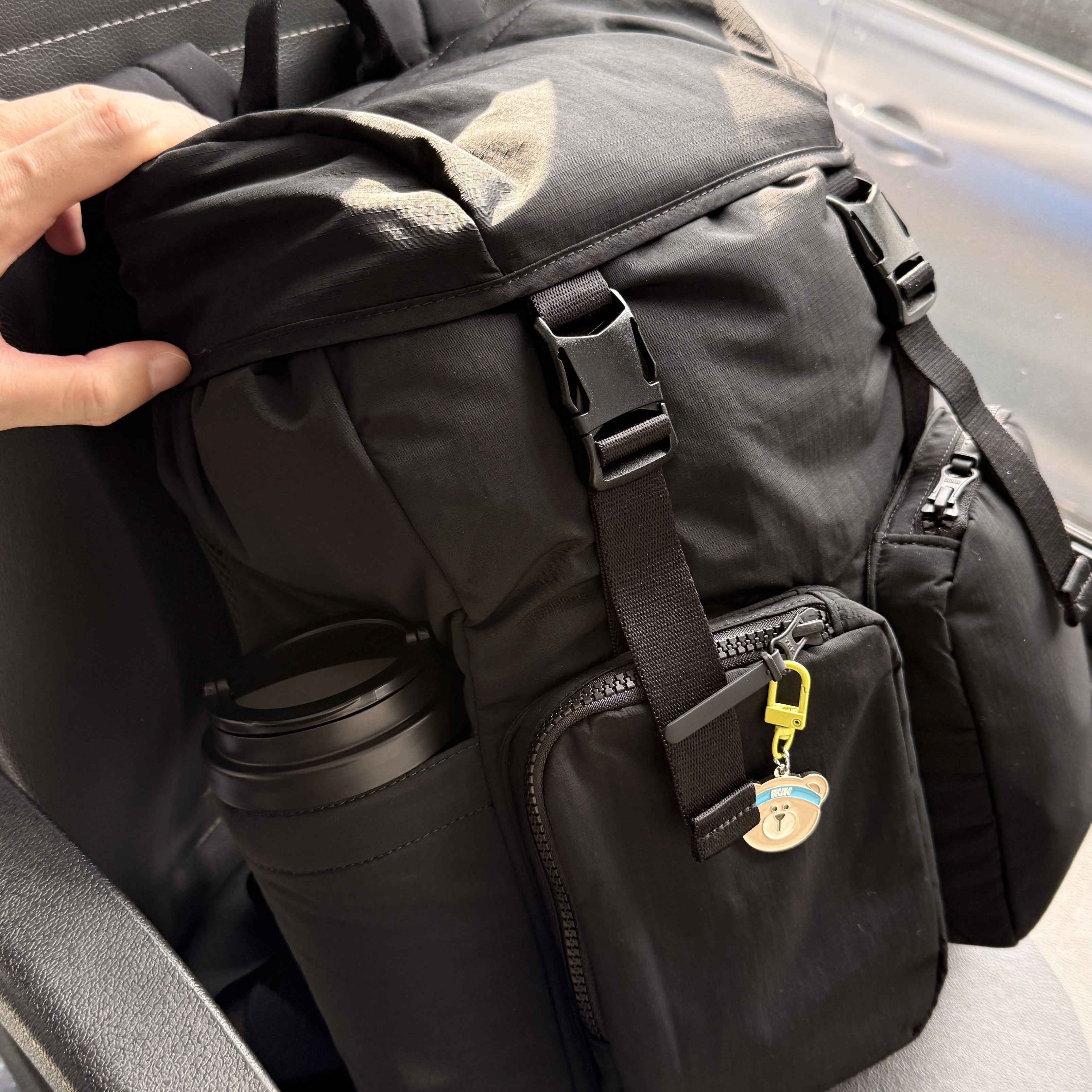 Uniqlo Multi Pocket Backpack Black 착용 스타일