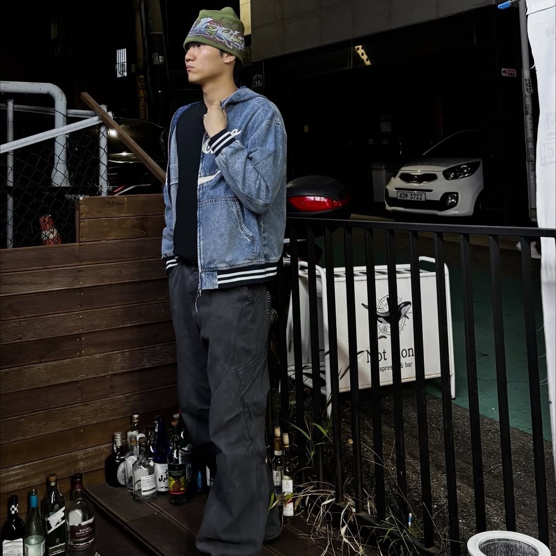 SPORT CHAMBER x Coca-Cola Denim Hood Jumper Blue 착용 스타일 - 2