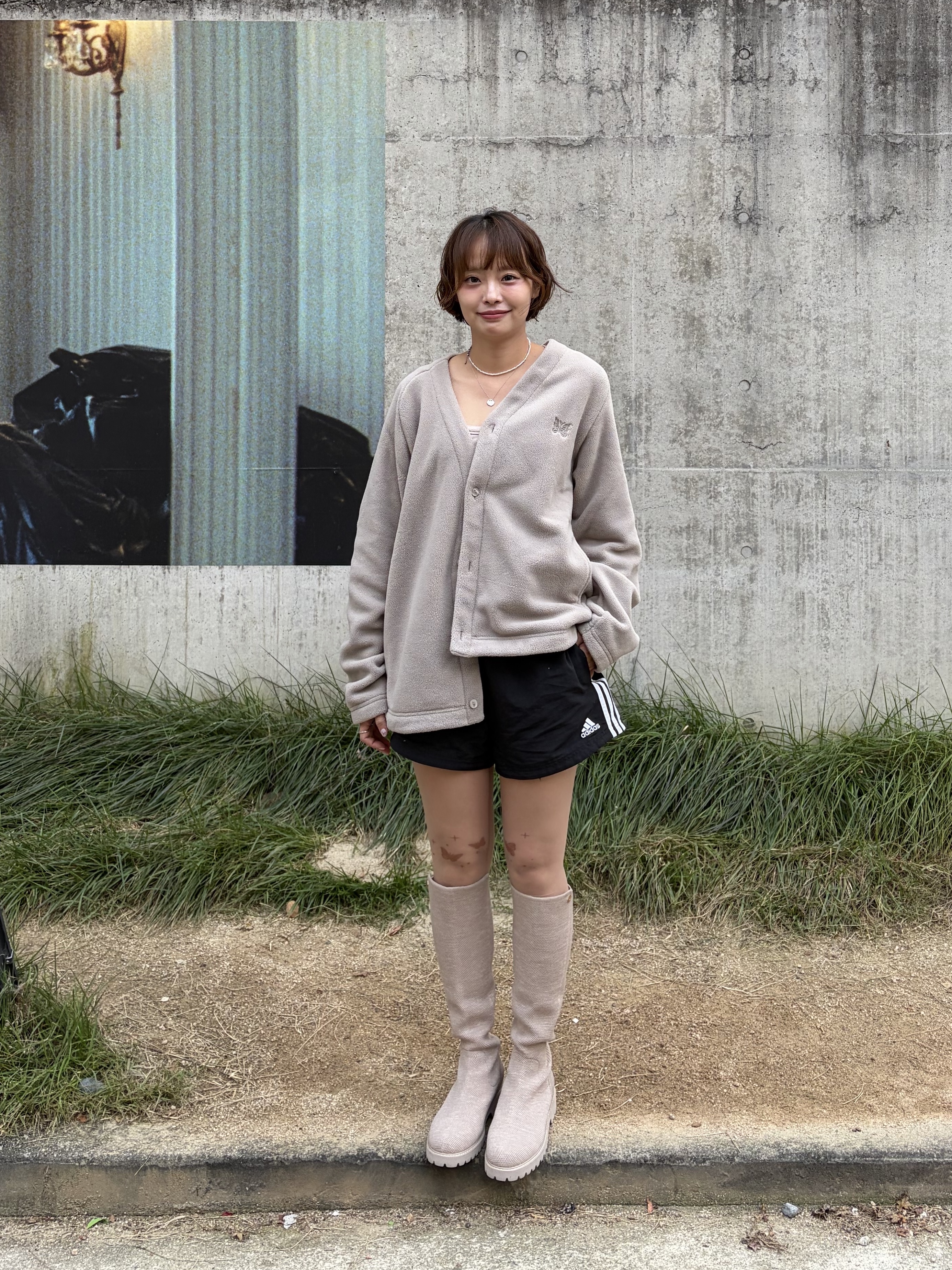 Uniqlo x Needles Fleece Oversized Cardigan Beige - KR, (W) Adidas 3-Stripes Woven Shorts Black - KR Sizing 착용 스타일 - 2