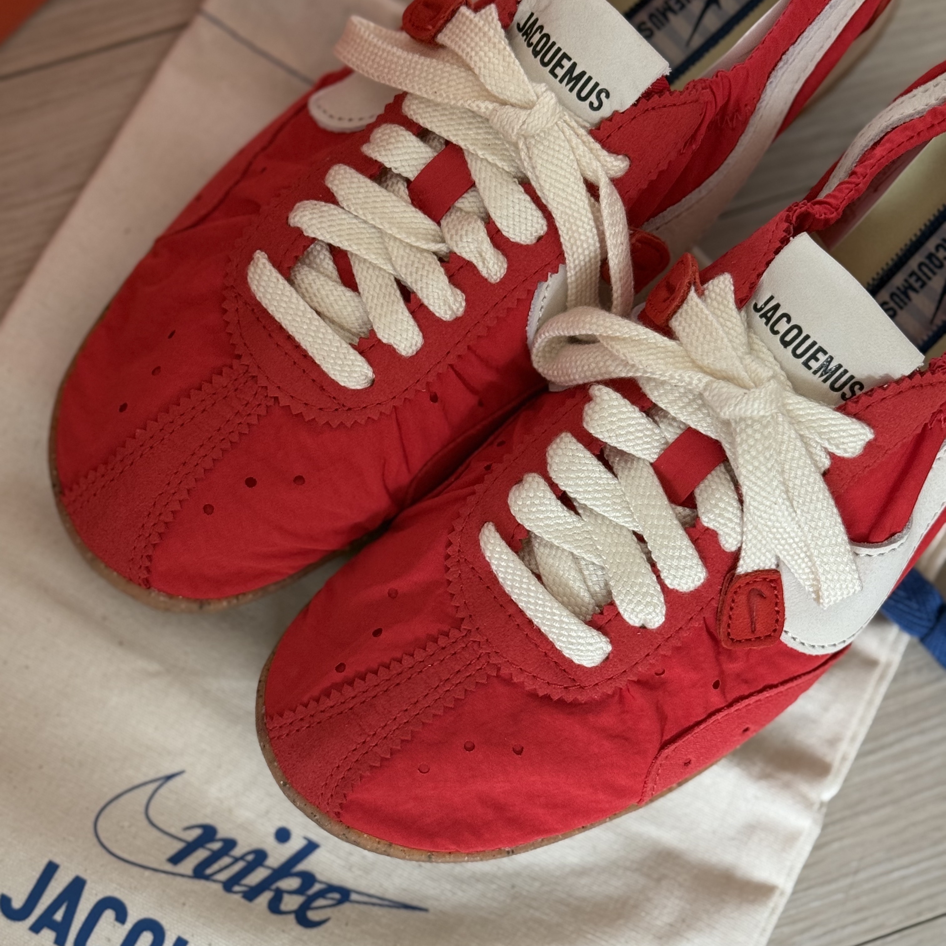 Nike x Jacquemus Moon Shoe SP University Red and Bicycle Yellow 착용 스타일 - 2