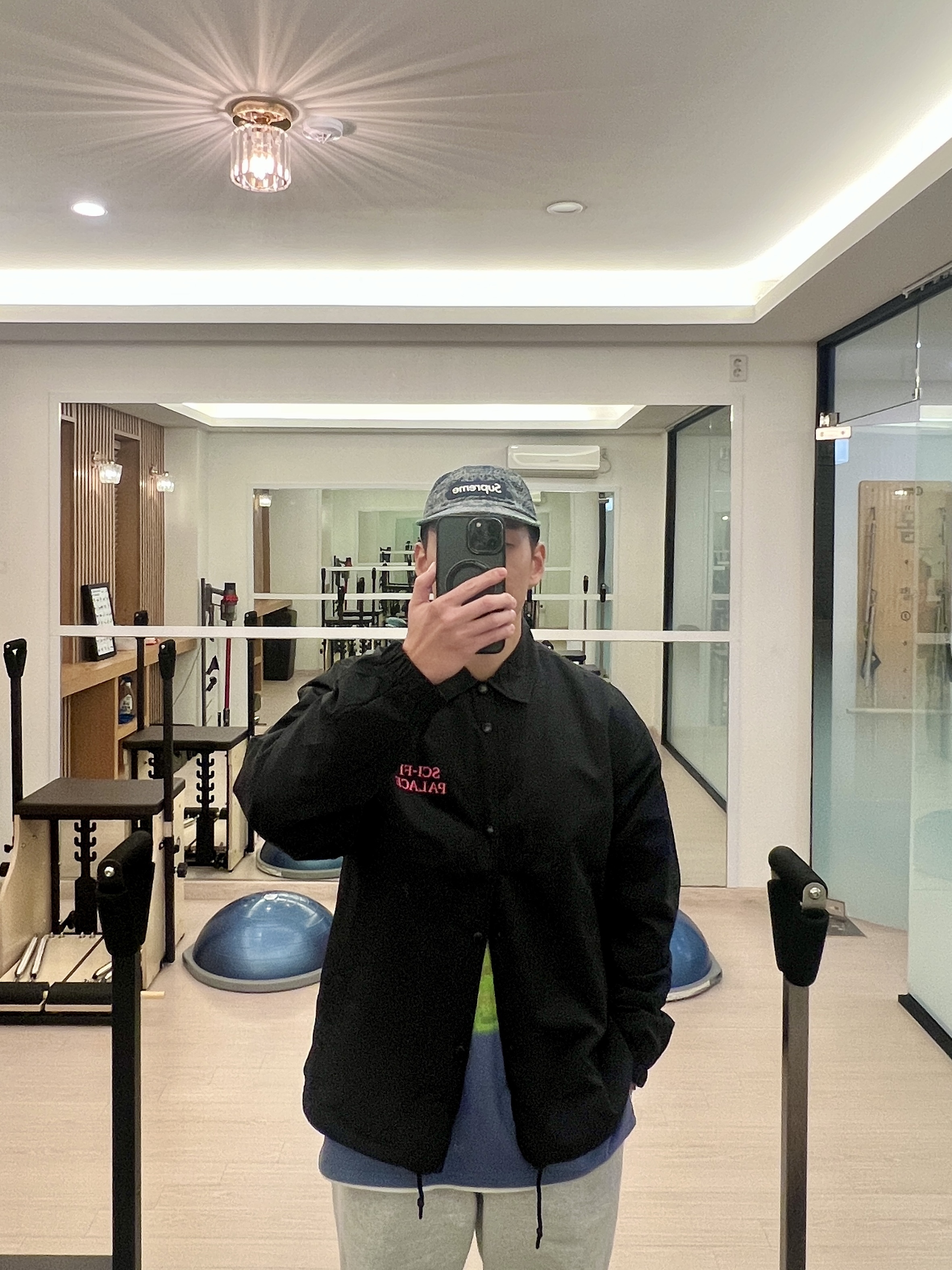 Palace x Sci-Fi Fantasy Tri Coach Jacket Black - 25SS, Supreme Bandana Jacquard Denim Camp Cap Blue - 25SS 착용 스타일