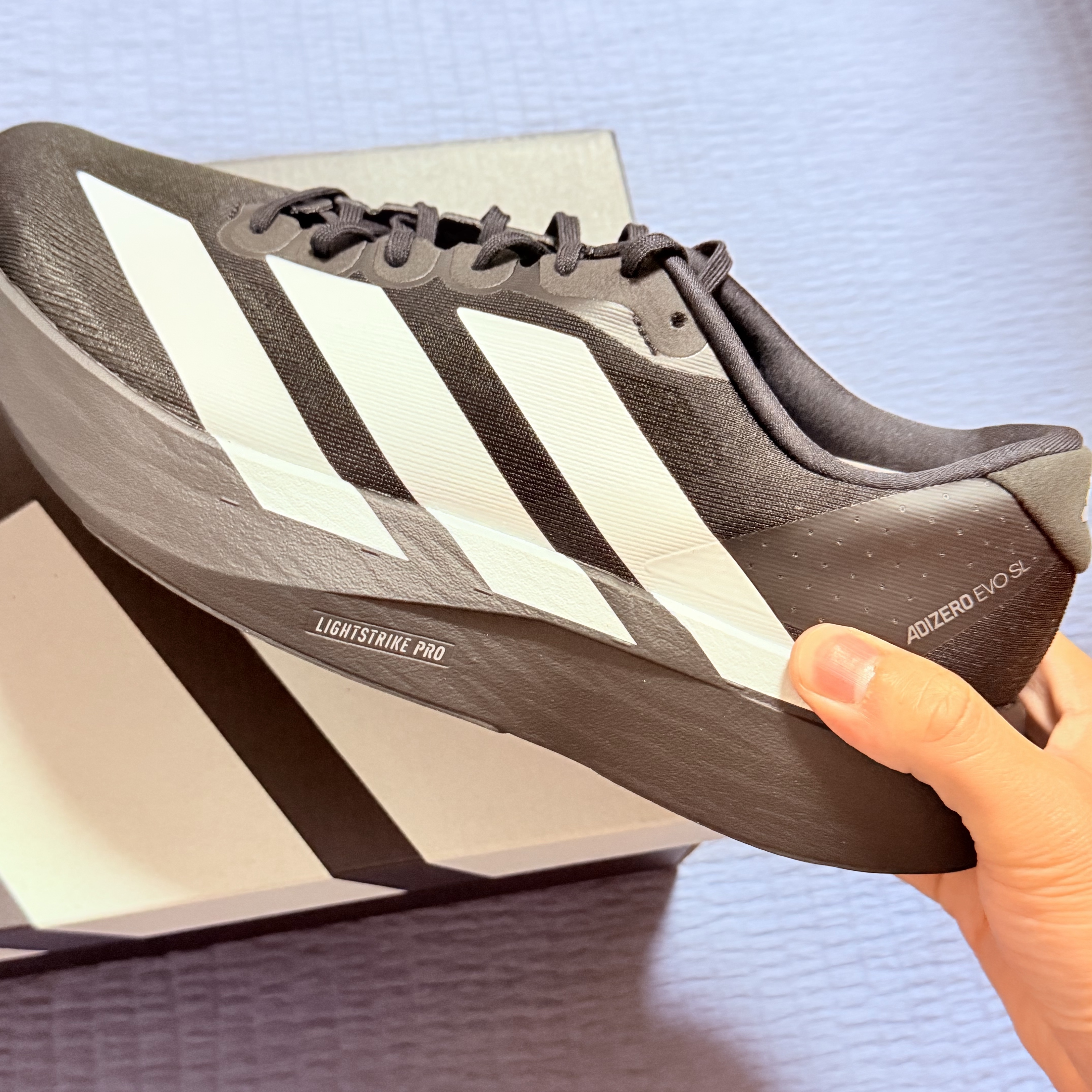 Adidas Adizero EVO SL Core Black Cloud White 착용 스타일 - 4