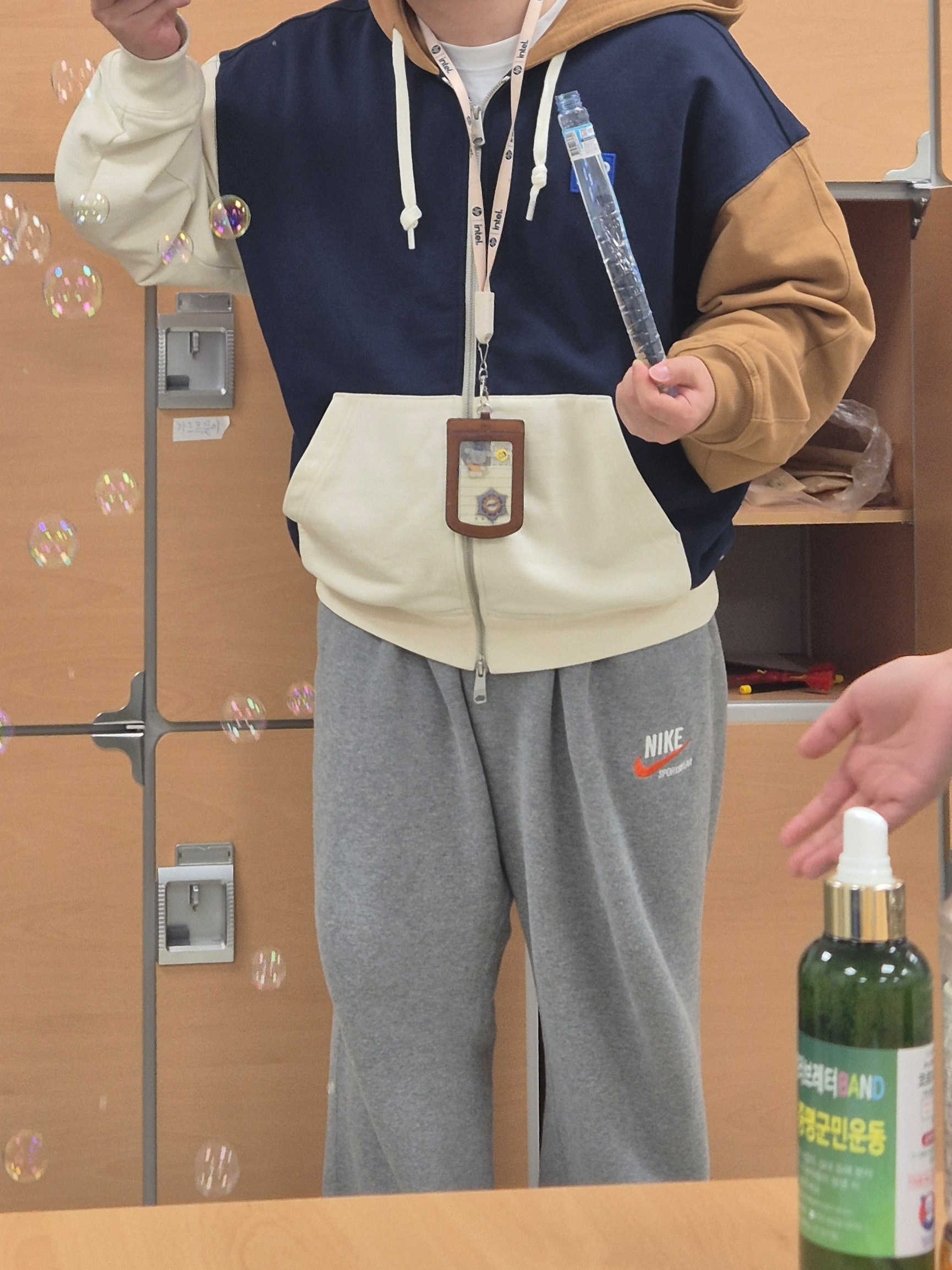 Ader Error Sig; TRS Tag Hoodie Zip-Up 02 Dark Navy 착용 스타일