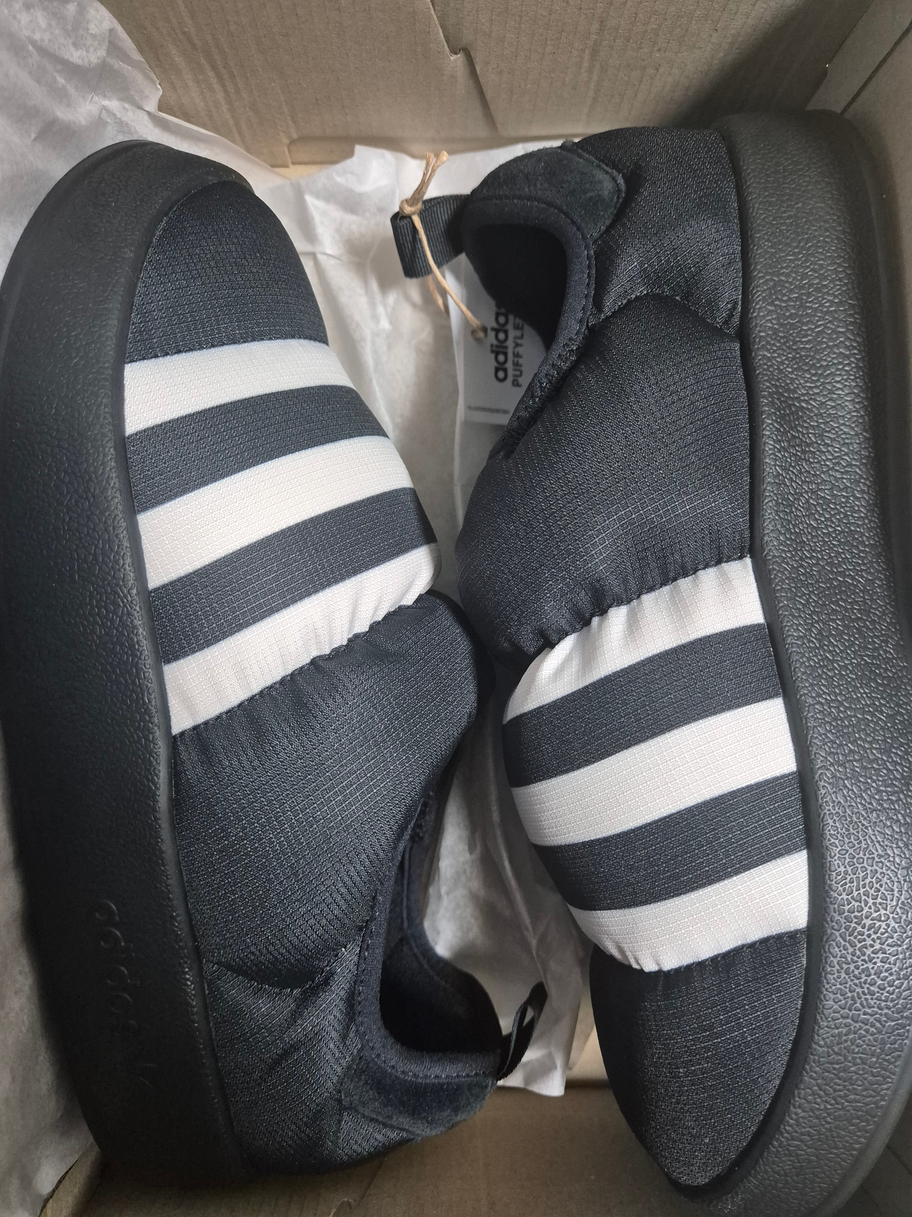 Adidas Puffylette Core Black 착용 스타일