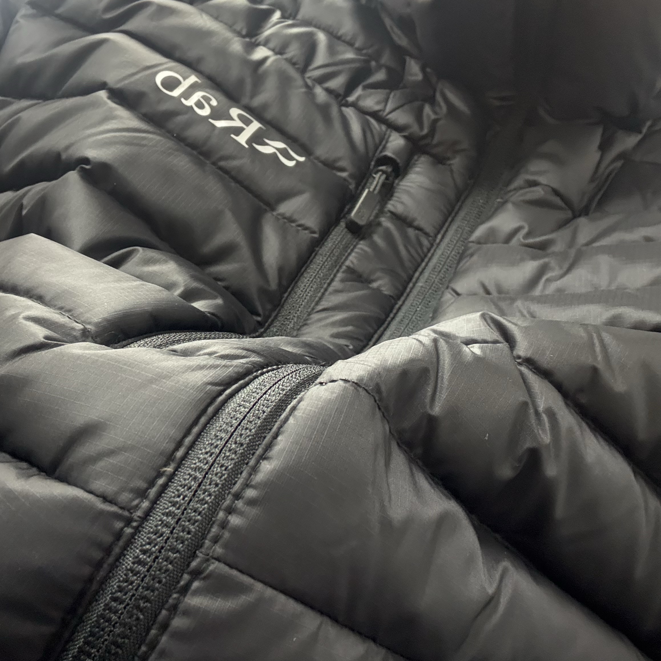 Rab Microlight Alpine Jacket Black 착용 스타일