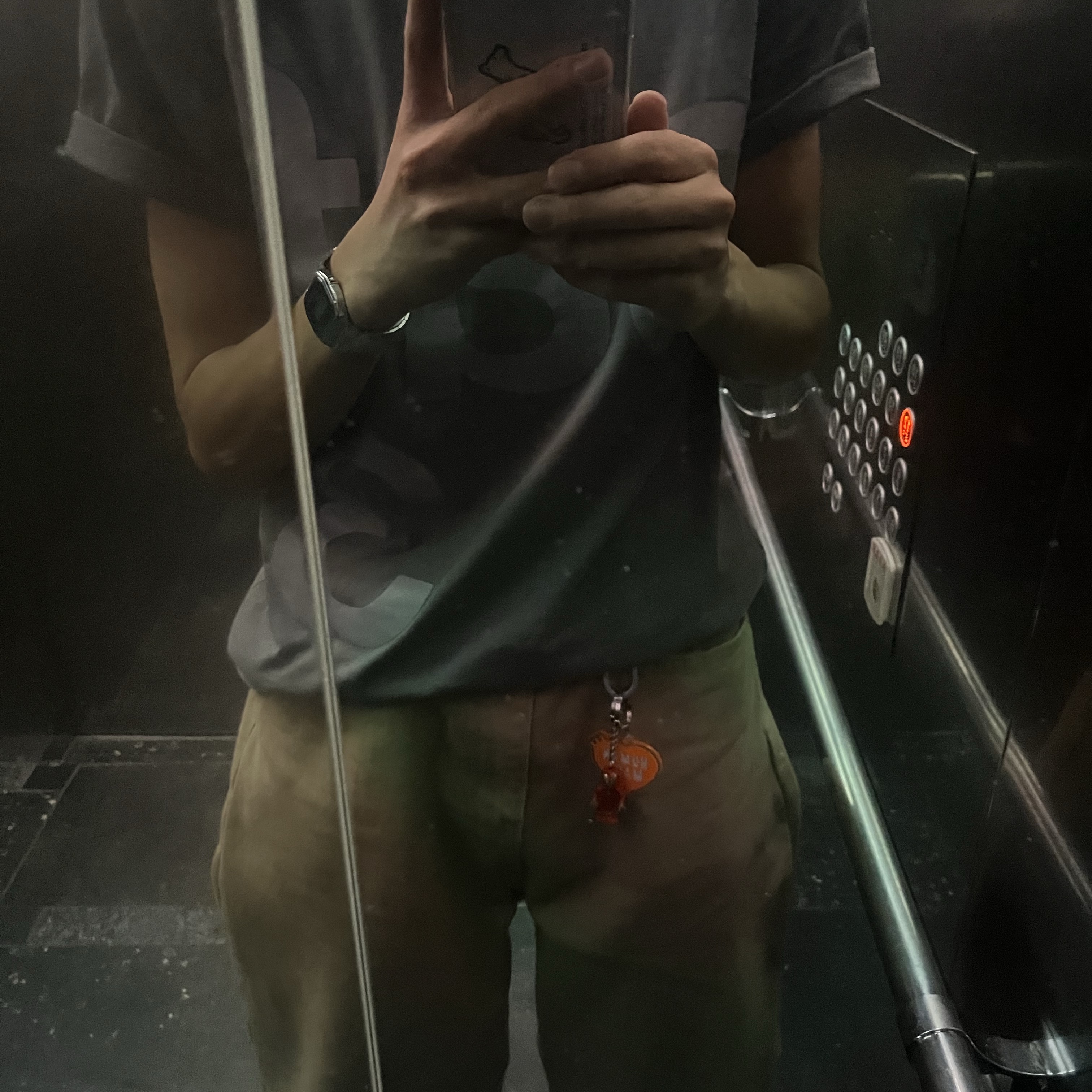 Human Made Acrylic Heart Keyring Orange, [KREAM 단독] Safarispot Basic Safari T-Shirt Charcoal 착용 스타일