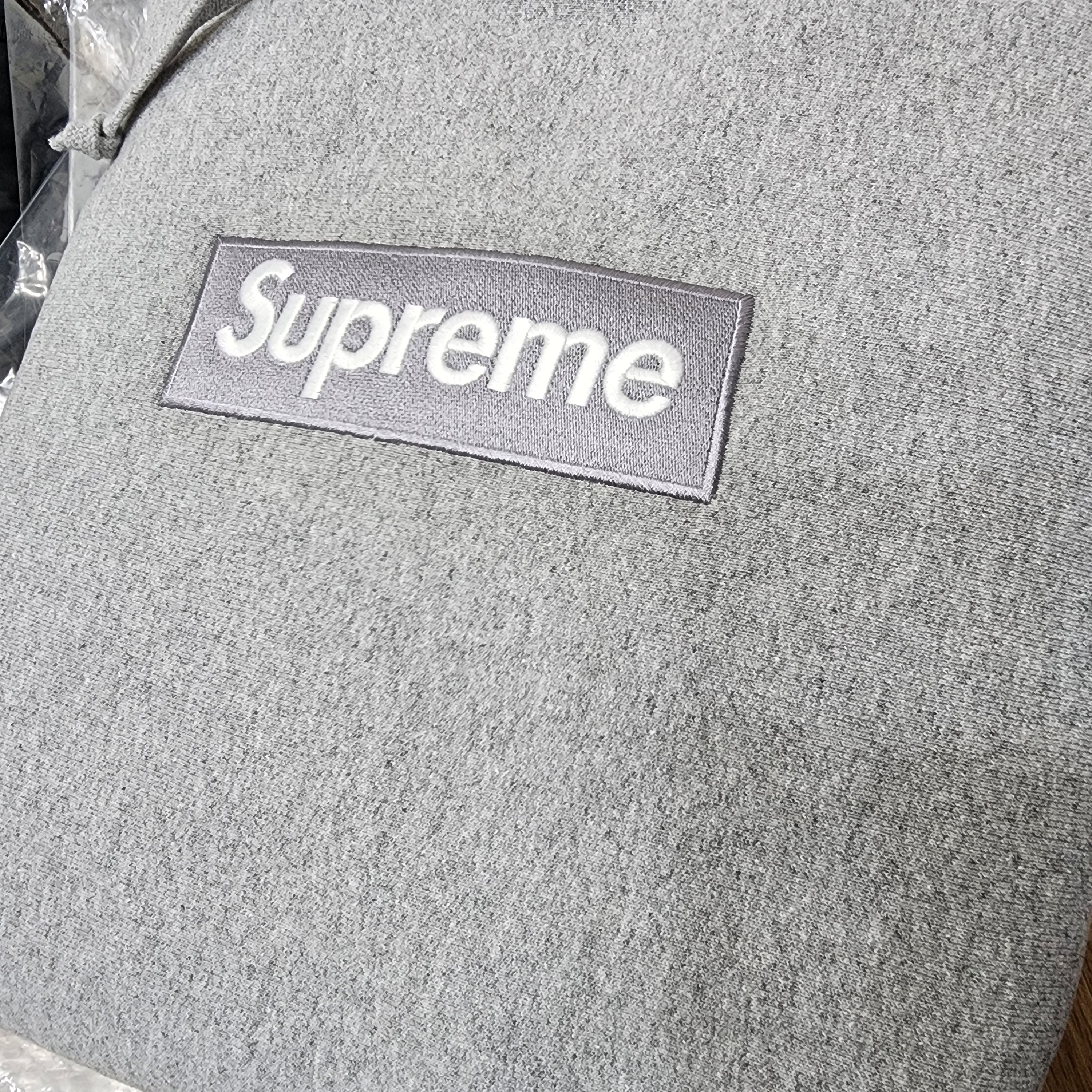 Supreme Box Logo Hooded Sweatshirt Heather Grey - 24FW 착용 스타일