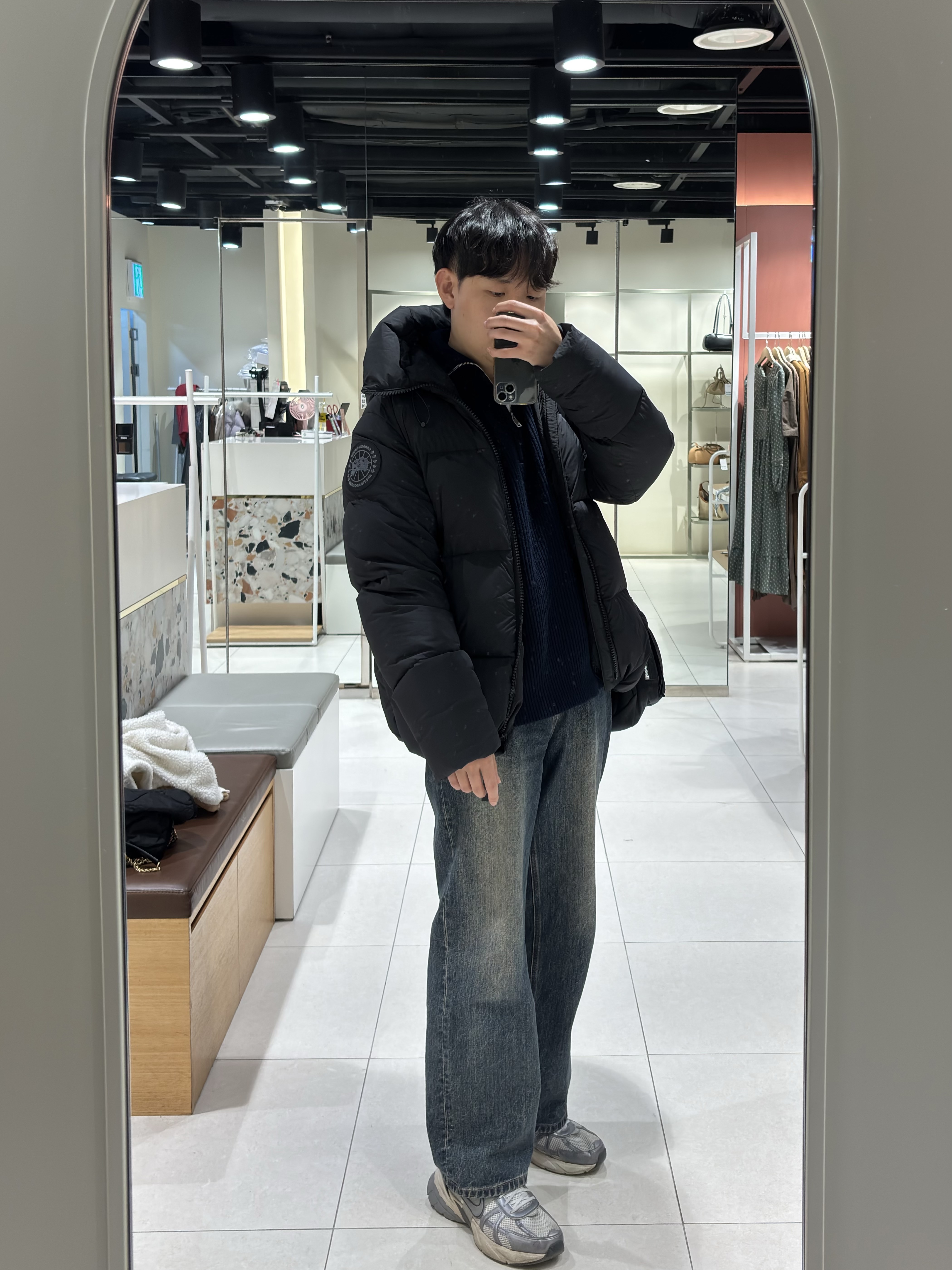 Nike V2K Run Pure Platinum Wolf Grey, Porter All New Tanker Sling Bag Zip L Black 착용 스타일 - 2