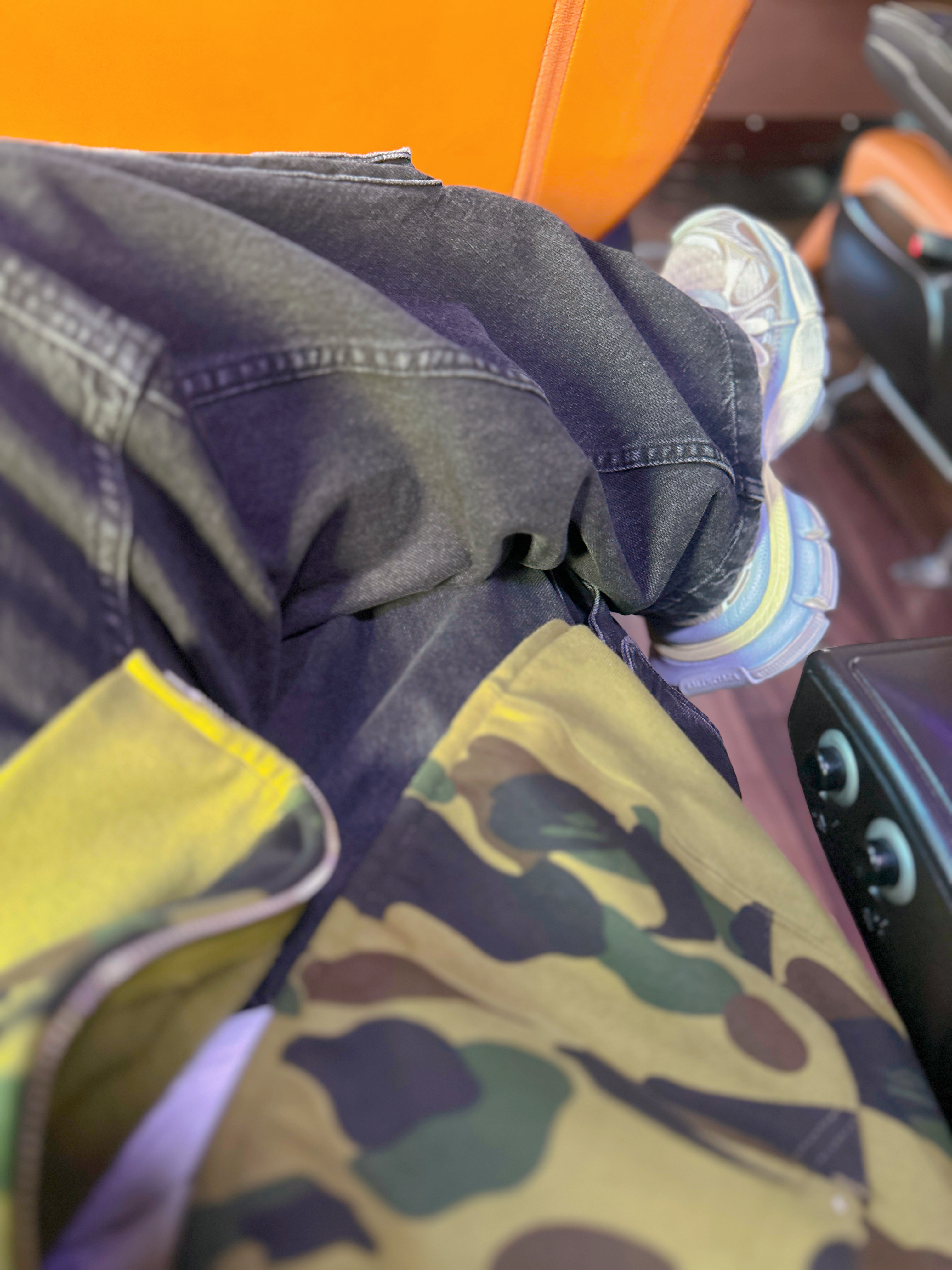 BAPE 1st Camo Shark Full Zip Hoodie Army Green, Balenciaga 3XL Sneakers Light Beige 착용 스타일 - 2