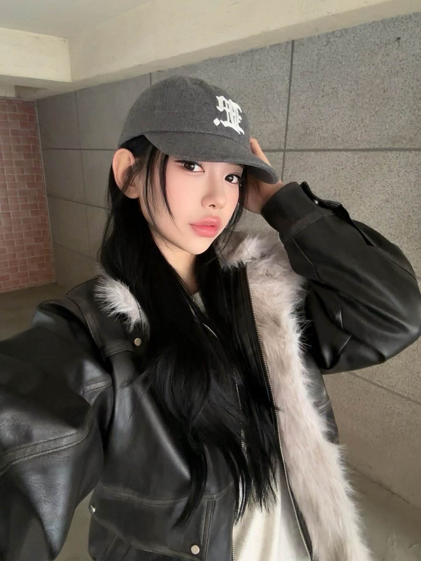 Roughneck Washed leather mustang jacket 착용 스타일 - 2