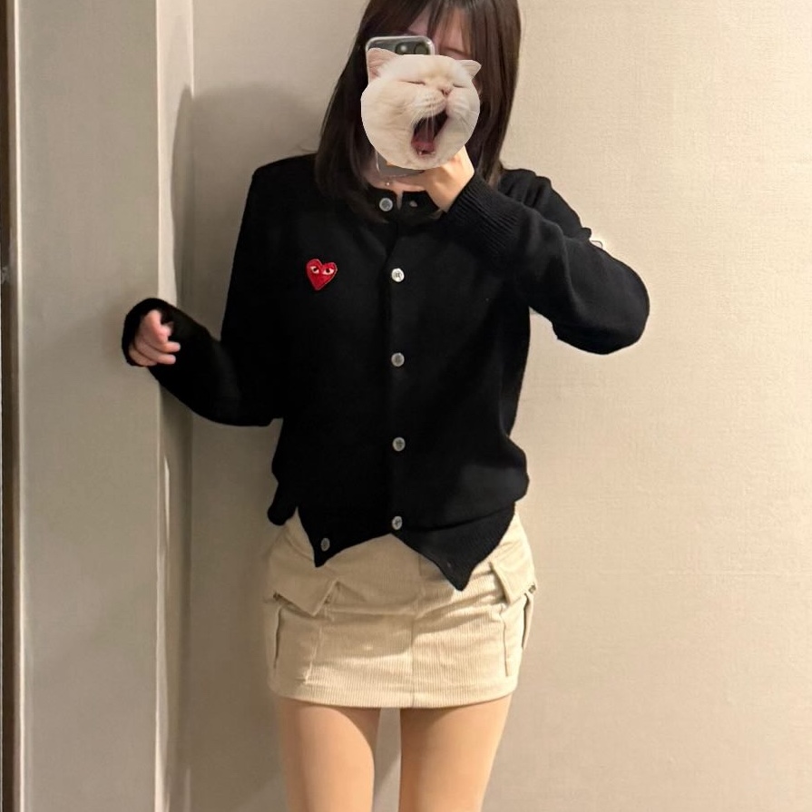 Play Comme des Garcons Red Heart Knit Cardigan Black 착용 스타일