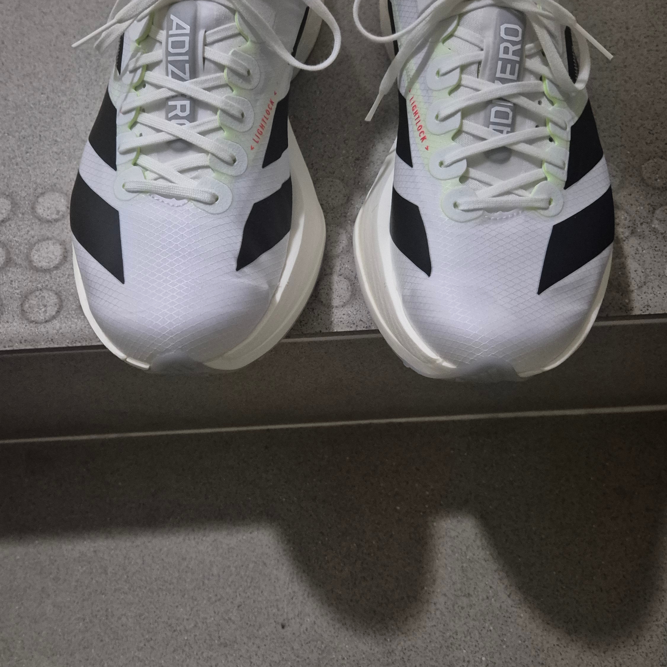 Adidas Adizero Adios Pro 4 Cloud White Core Black 착용 스타일 - 9