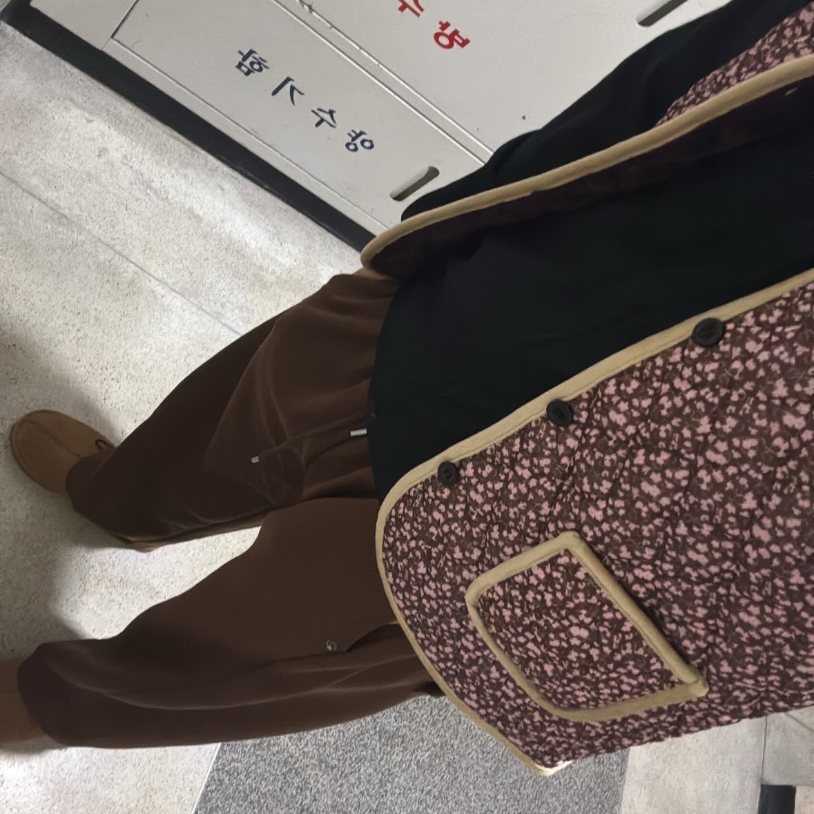 UGG Tasman Slipper Chestnut 착용 스타일