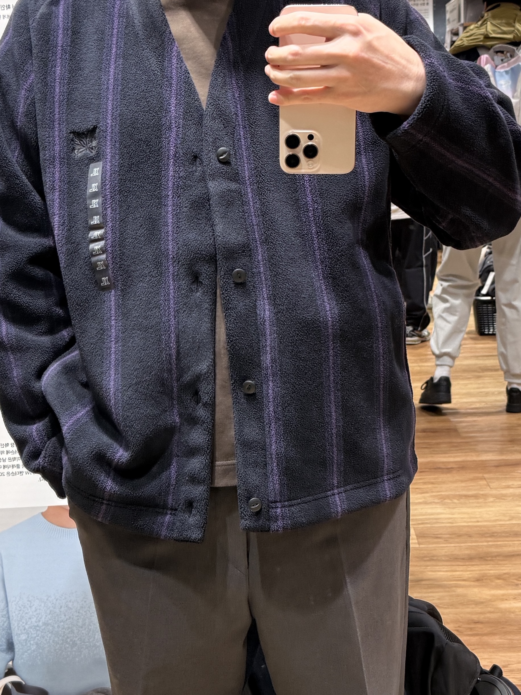 Uniqlo x Needles Fleece Oversized Cardigan Black - KR 착용 스타일