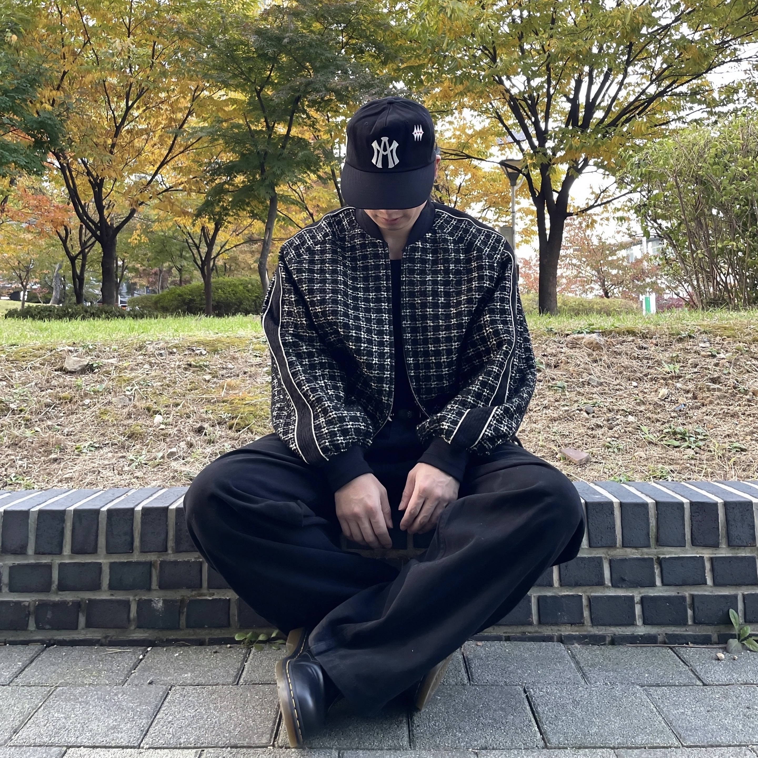 Dr. Martens 1461 Smooth Black, Aftermath Atm Logo Ball Cap Black 착용 스타일 - 1