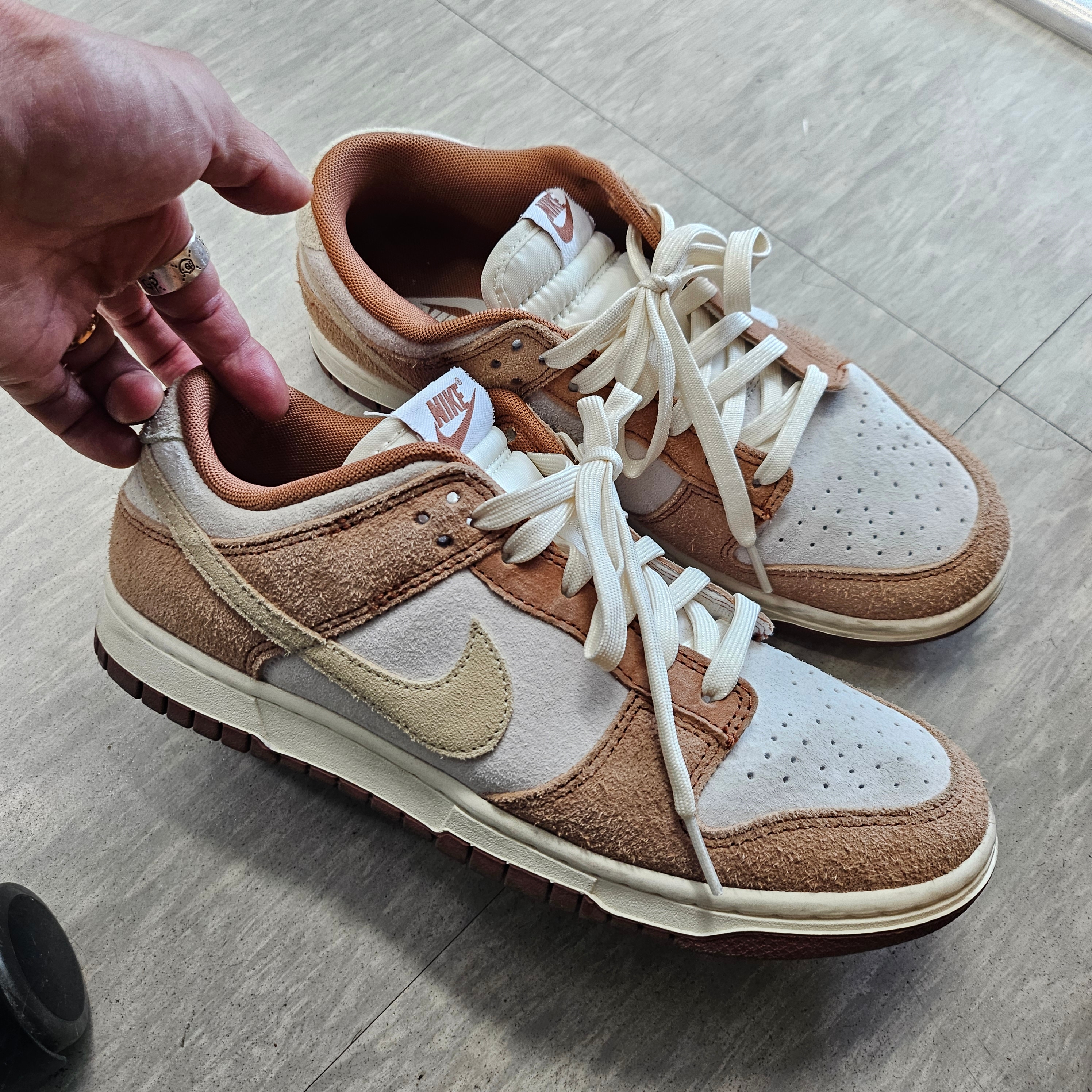 Stussy Basic Strapback Cap Khaki, Nike Dunk Low Pro Premium Medium Curry 착용 스타일 - 3