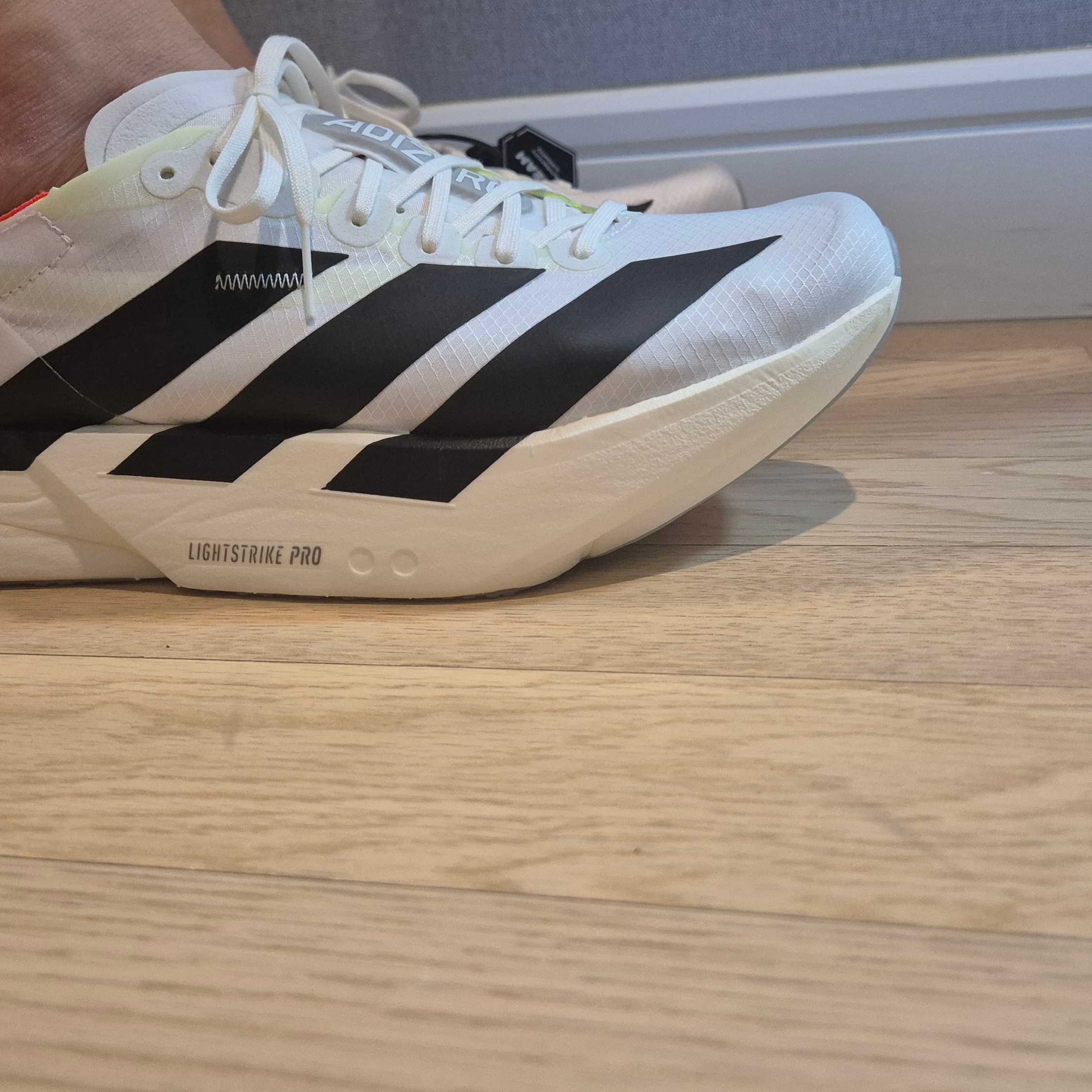 Adidas Adizero Adios Pro 4 Cloud White Core Black 착용 스타일 - 4