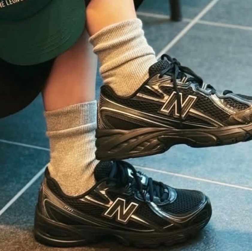 New Balance 740v2 Black Silver Metallic 착용 스타일