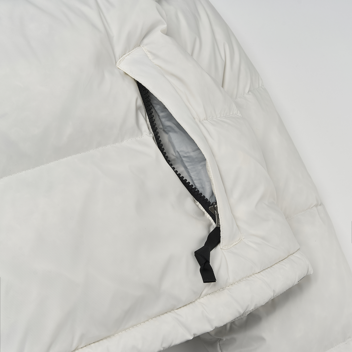 (W) 노스페이스 눕시 숏 자켓 화이트 듄 TNF 블랙((W) The North Face Nuptse Short Jacket White Dune TNF Black) - 4