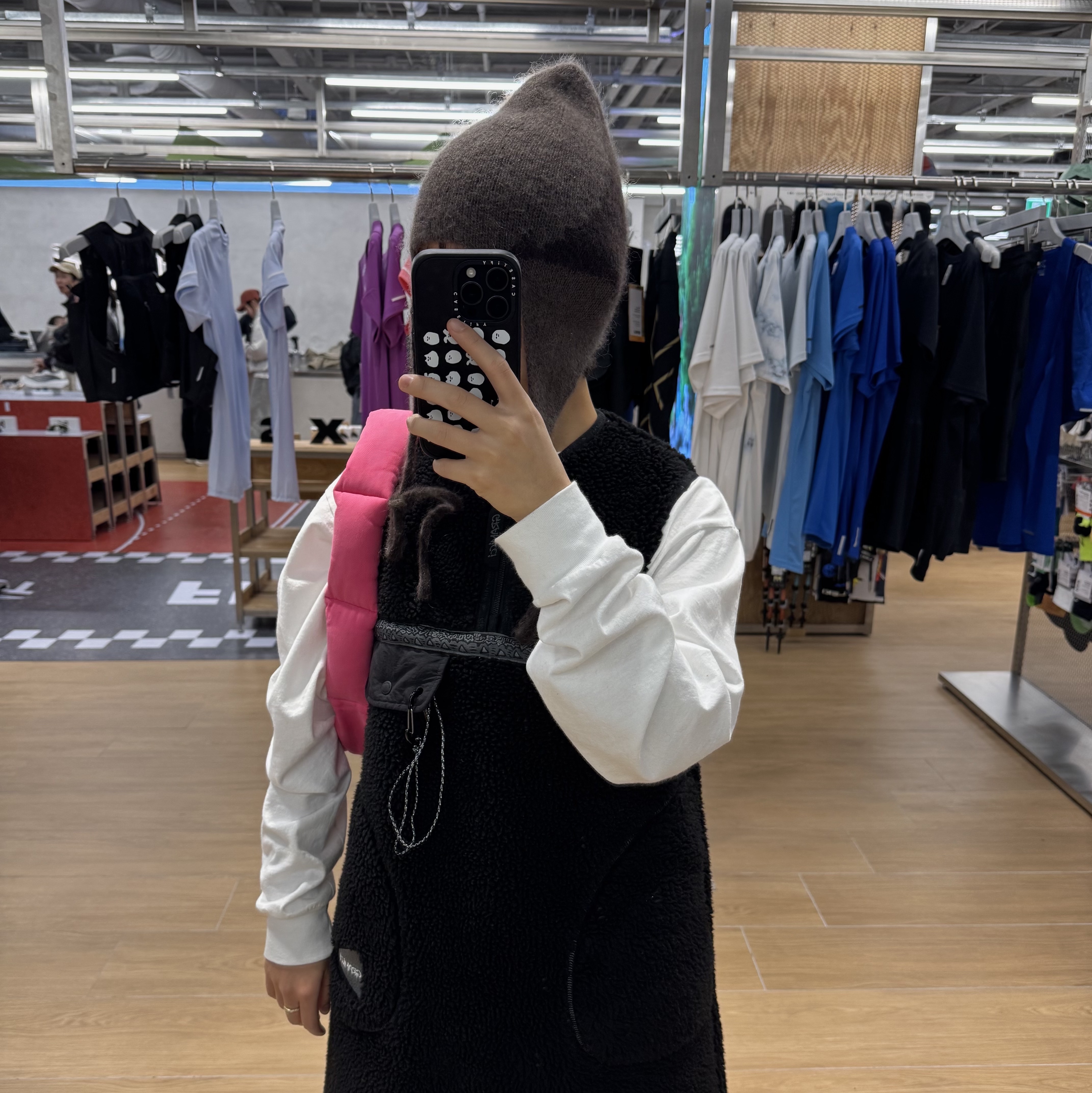 Roa Bonnet Mohair Beanie Brown 착용 스타일 - 2