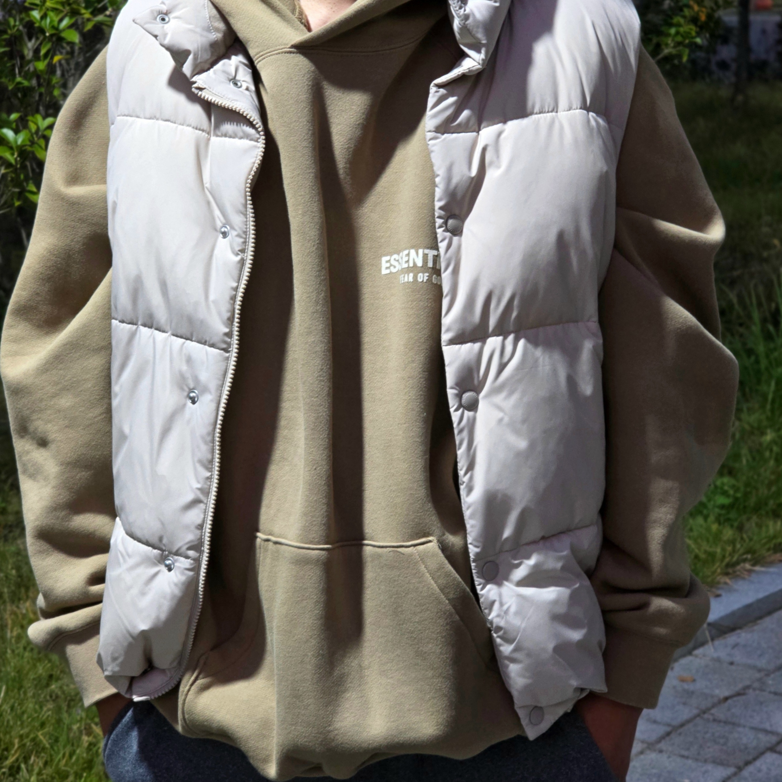 Essentials Hoodie Oak - 22SS 착용 스타일 - 1
