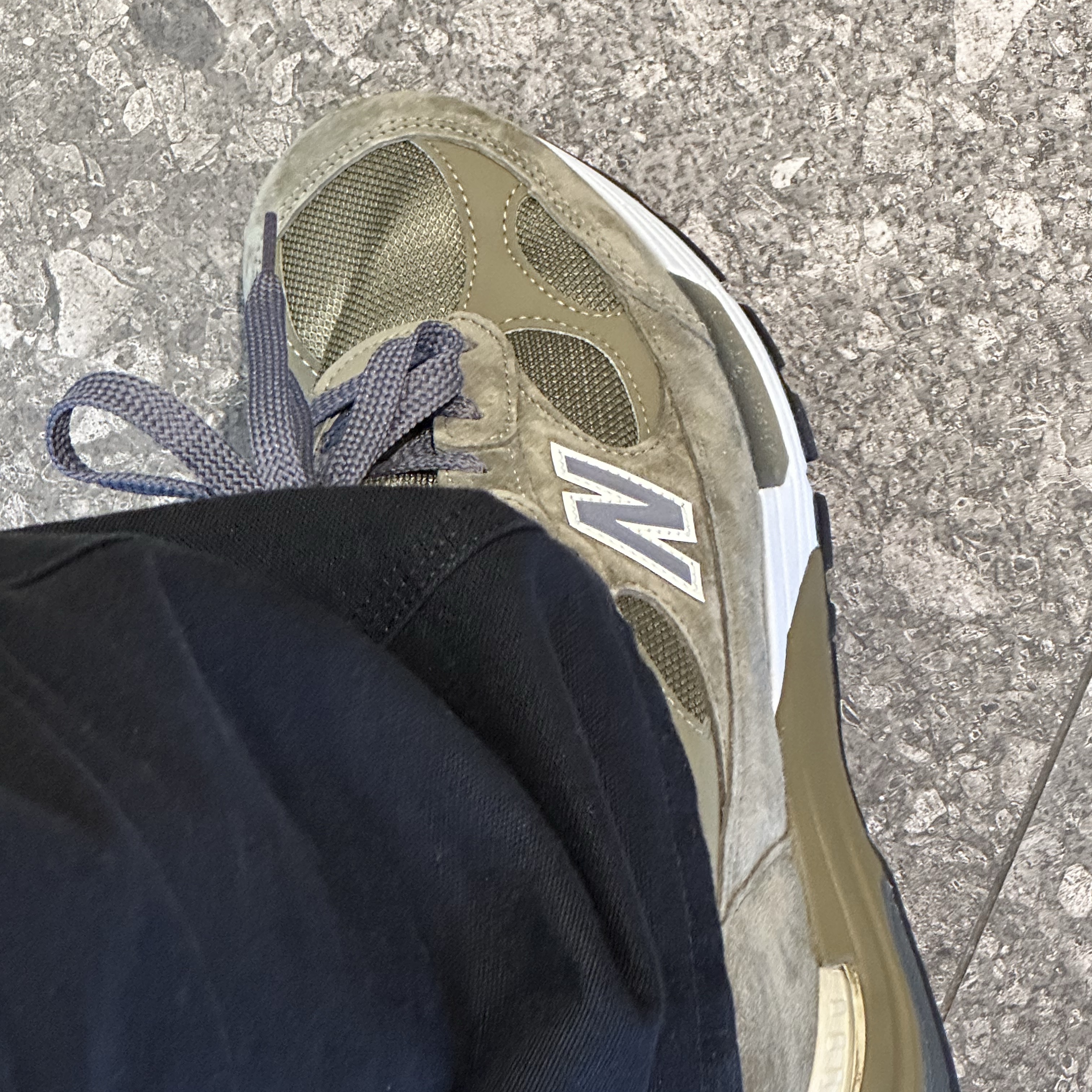 New Balance 992 Made in USA Dark Camo Covert Green - D Standard 착용 스타일