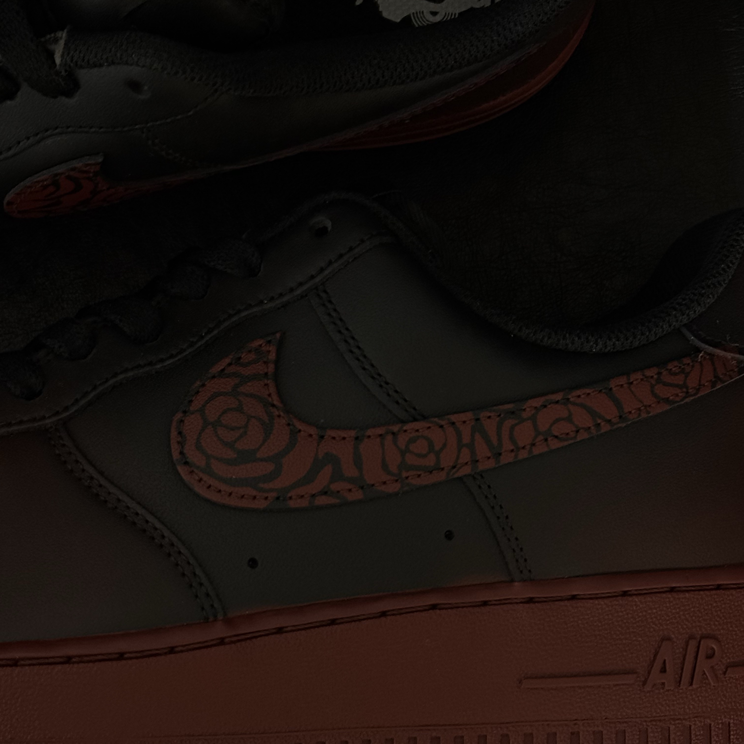 Nike Air Force 1 '07 Low Triple Black, Nike Air Force 1 '07 Low White 착용 스타일 - 2