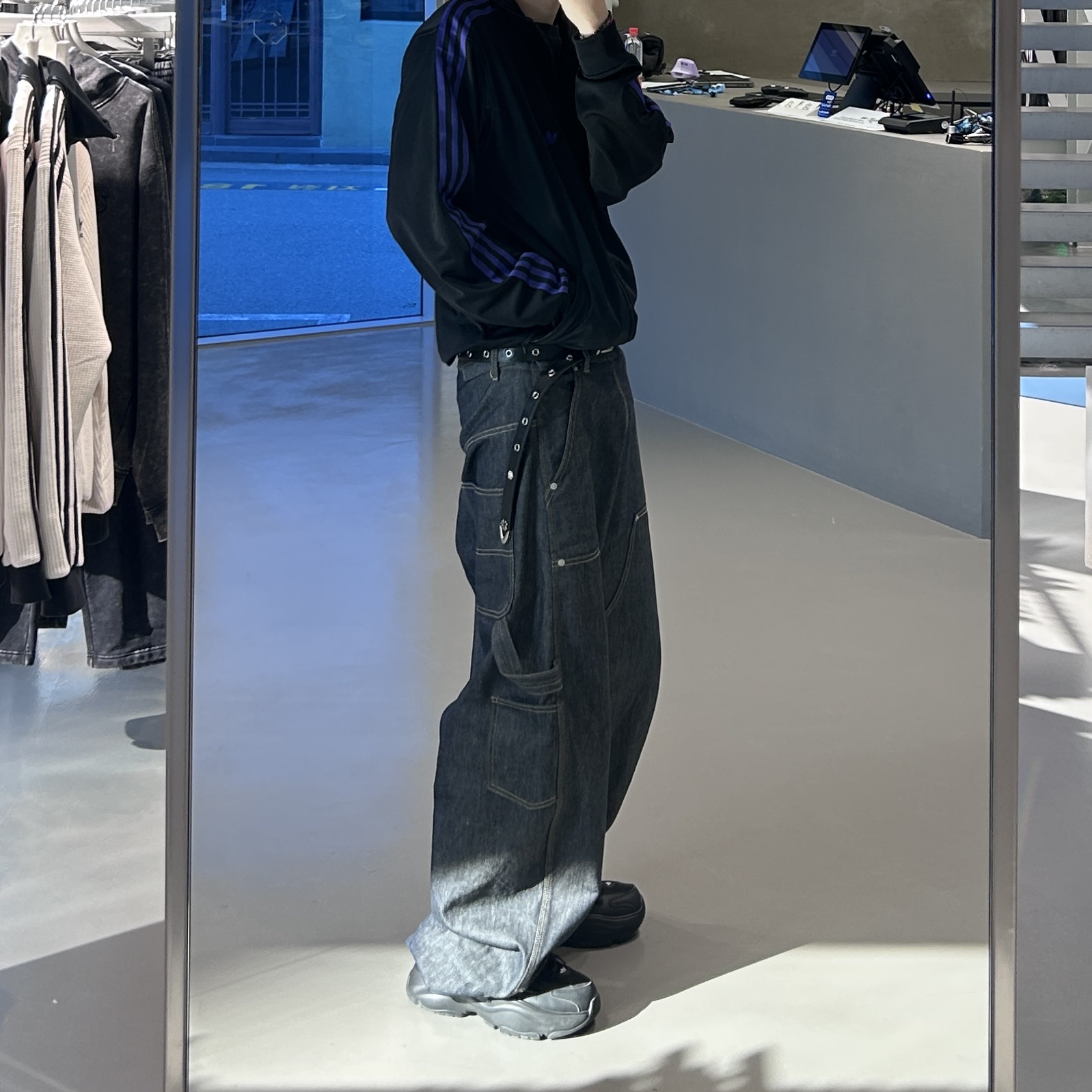 Adidas Beckenbauer Track Top Black Energy Ink - KR Sizing, GRAILZ x KOIN SEOUL Carpenter Raw Denim Pants Indigo 착용 스타일 - 1