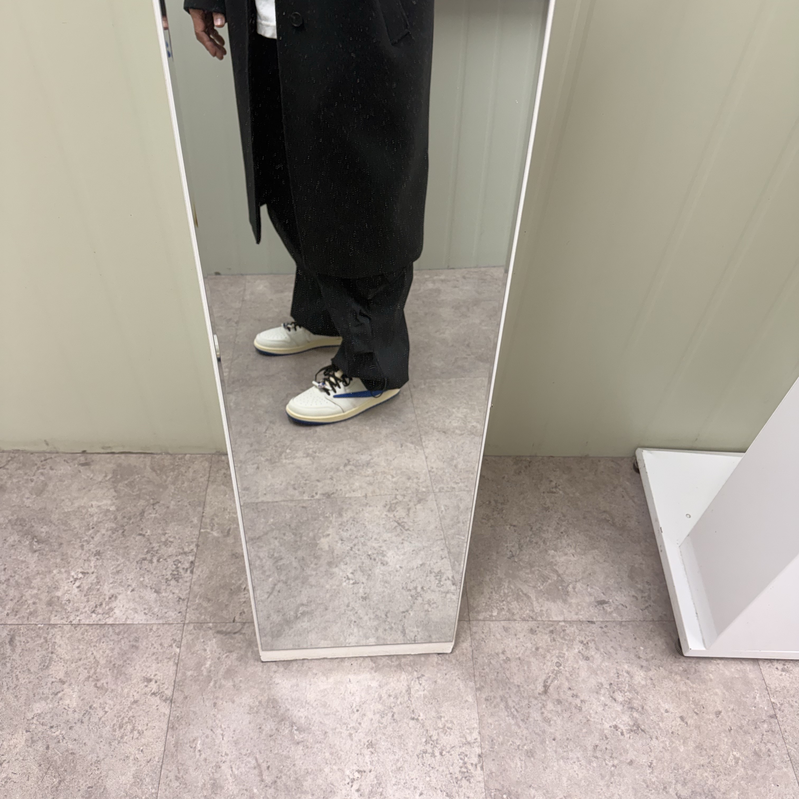 Jordan 1 x Travis Scott x Fragment Retro Low OG SP Sail Military Blue 착용 스타일 - 2