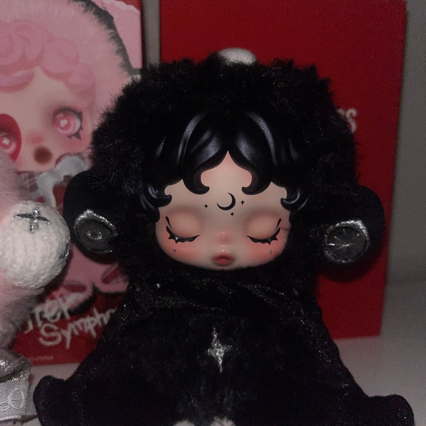 Pop Mart Skullpanda You Found Me ! Series Plush Doll Pendant Sealed Case (1 Blind Box) 착용 스타일