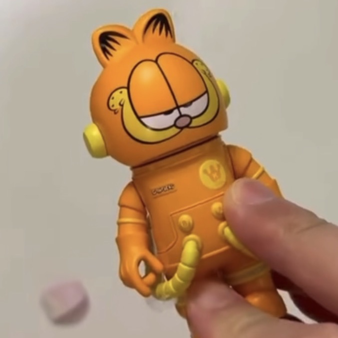 Pop Mart Mega Space Molly Series 3 Gafield (Opened Case) 착용 스타일