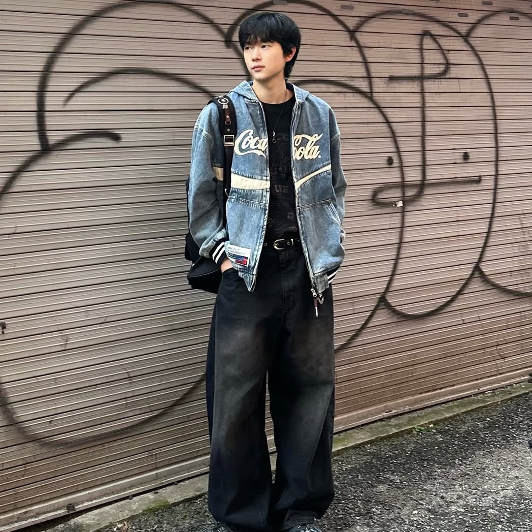 SPORT CHAMBER x Coca-Cola Denim Hood Jumper Blue 착용 스타일 - 3