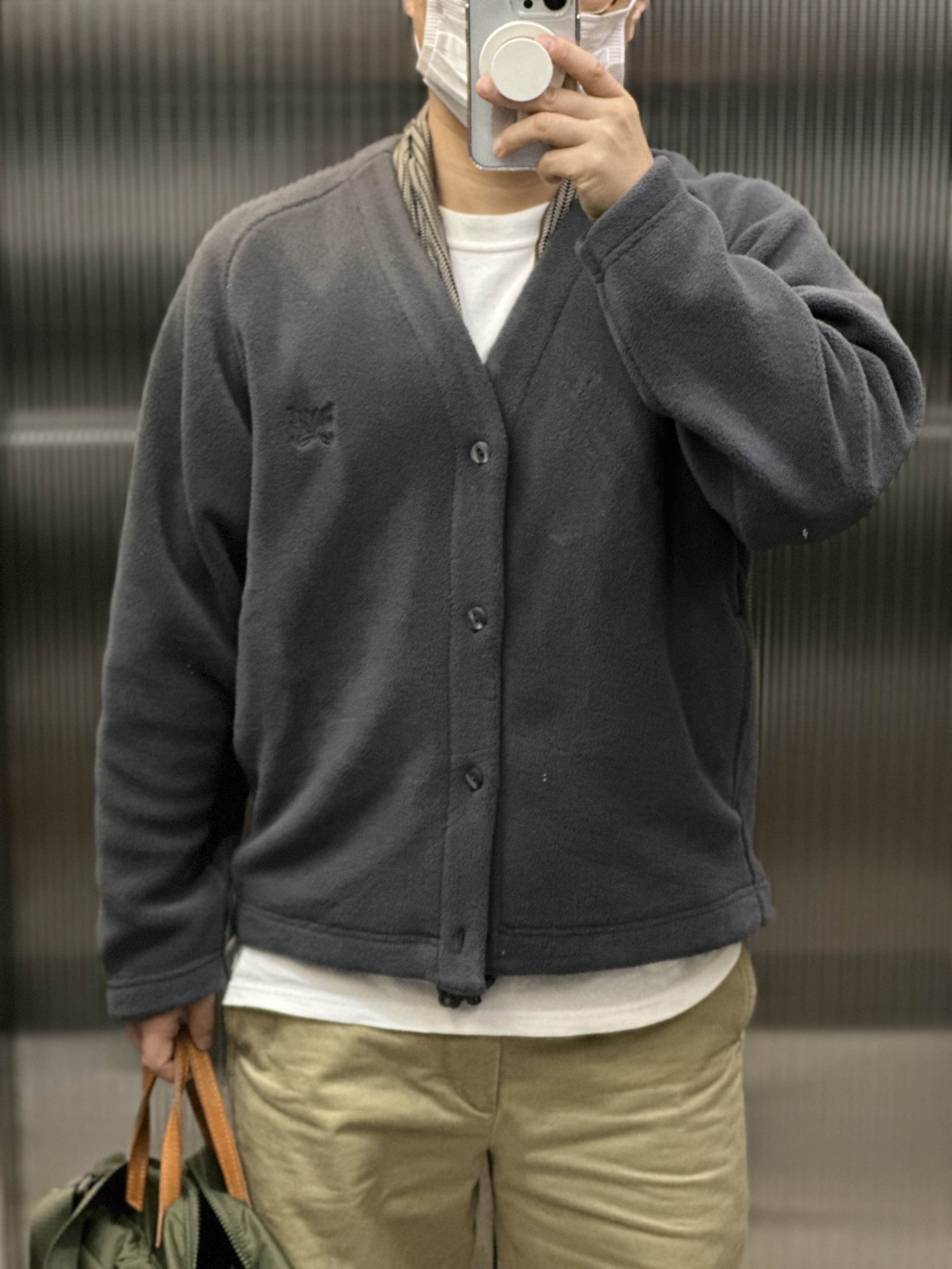 Uniqlo x Needles Fleece Oversized Cardigan Dark Gray - KR 착용 스타일