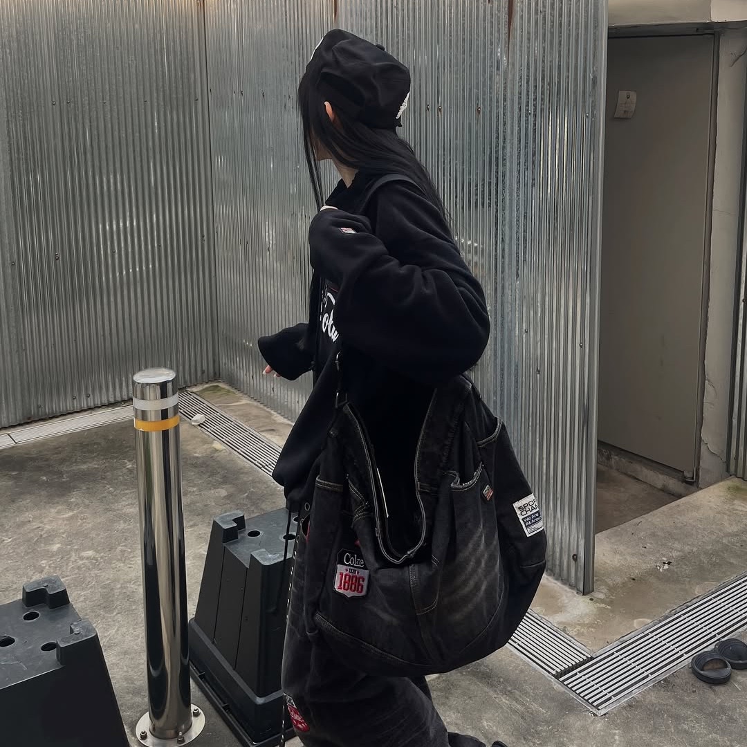 SPORT CHAMBER x Coca-Cola Balloon Denim Pants Black, SPORT CHAMBER x Coca-Cola Denim Cross Bag Black 착용 스타일 - 7