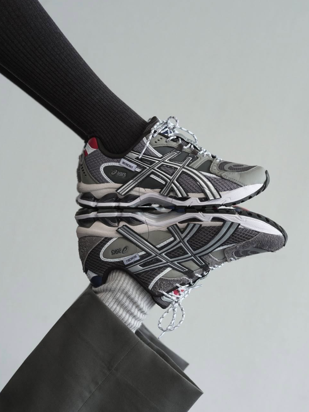 Asics Gel-Nimbus 10.1 Black Pure Silver - Korea Exclusive, Asics x Unaffected Gel-Kayano 20 Obsidian Grey Black 착용 스타일 - 5